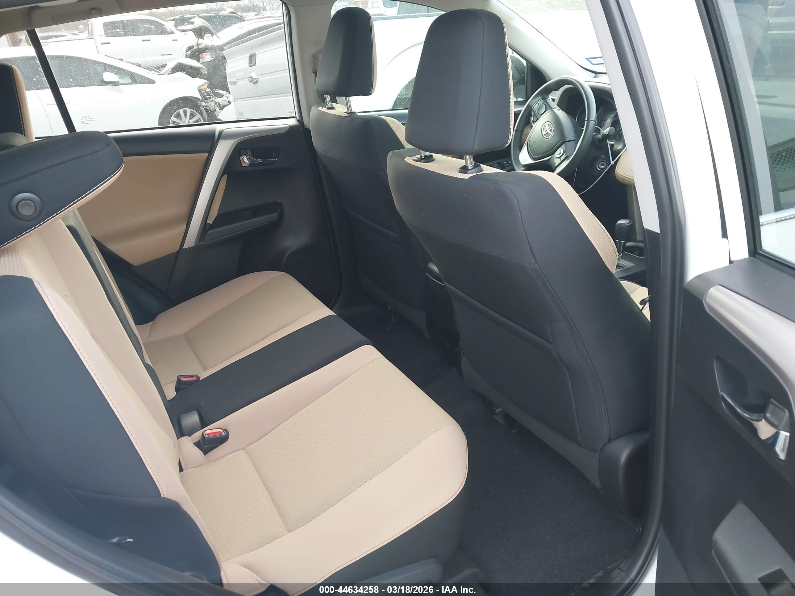 TOYOTA RAV4 image 8
