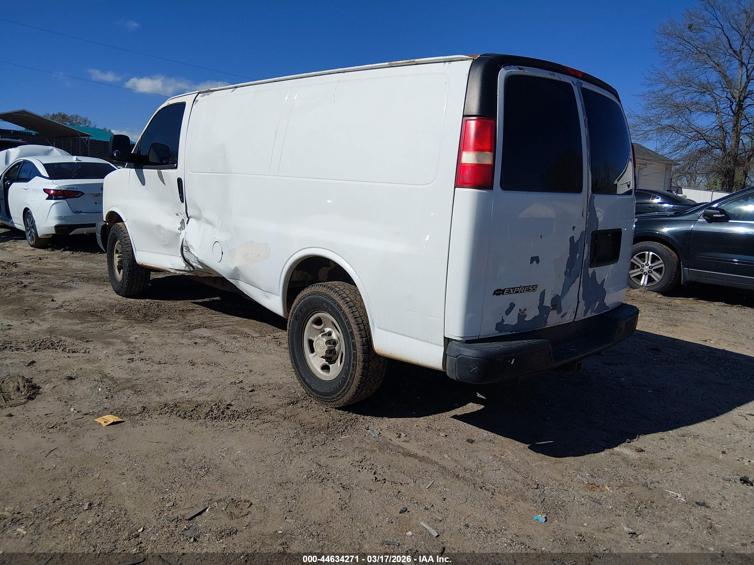 CHEVROLET EXPRESS image 3