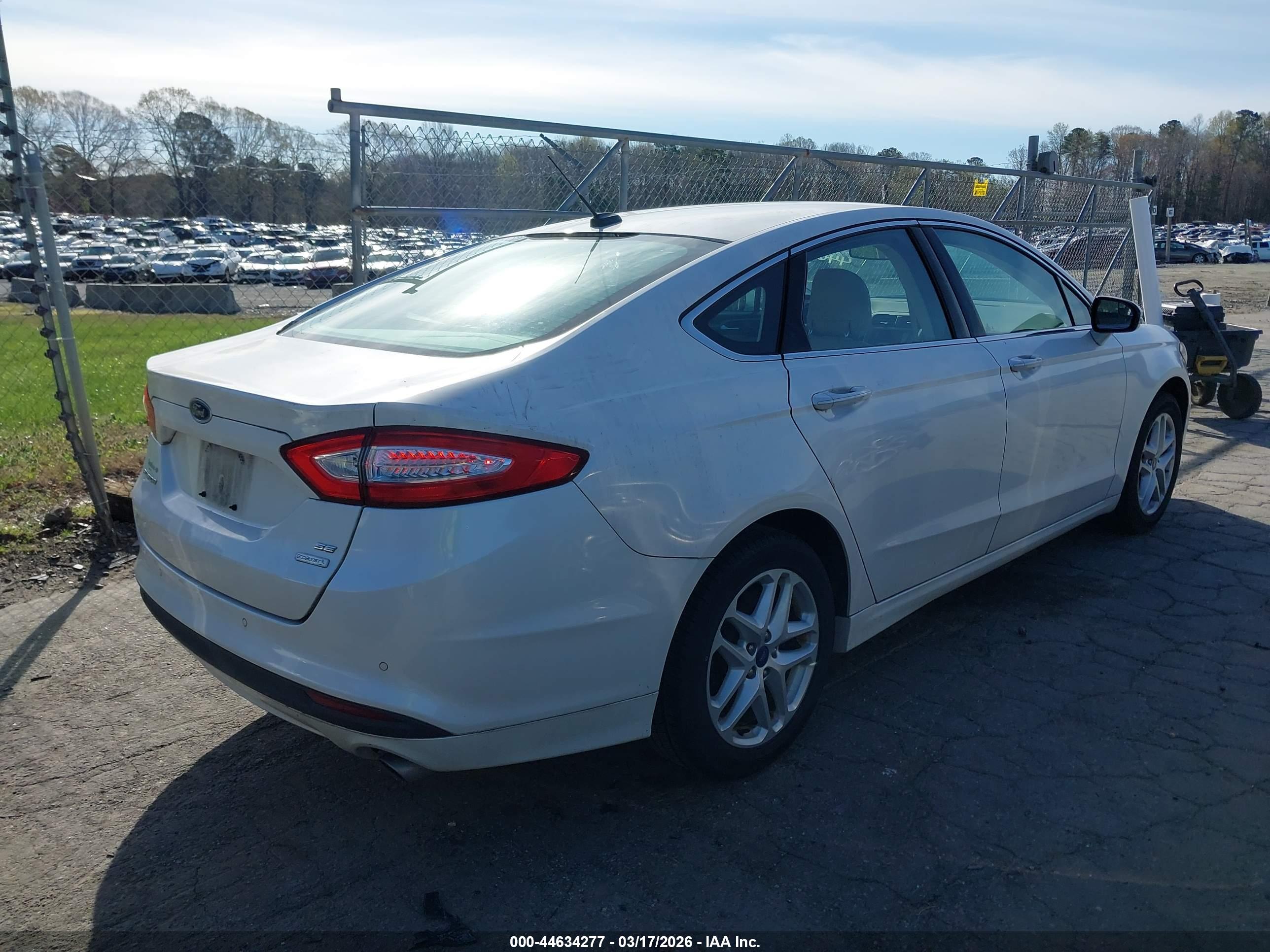 FORD FUSION image 4