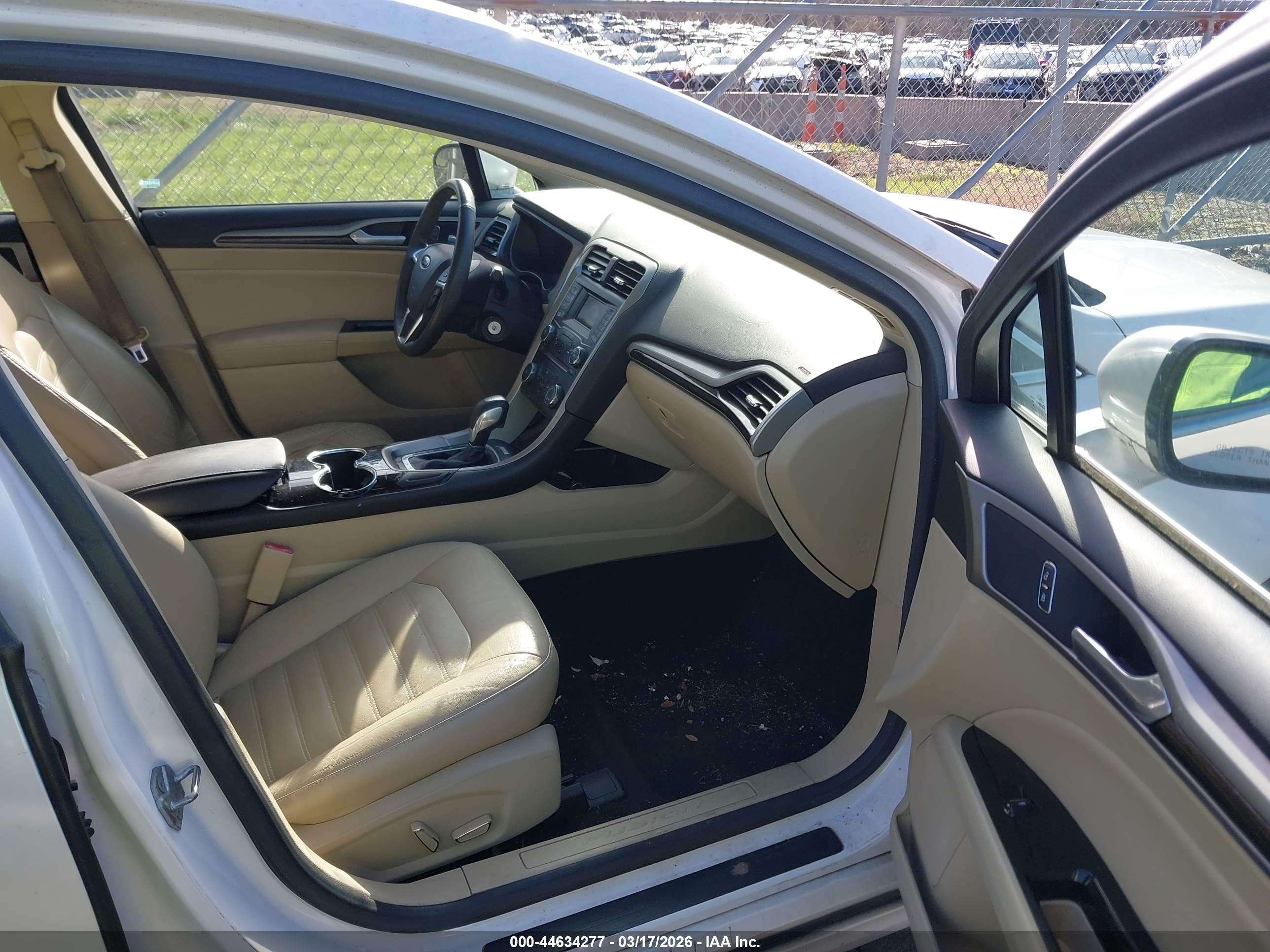 FORD FUSION image 5