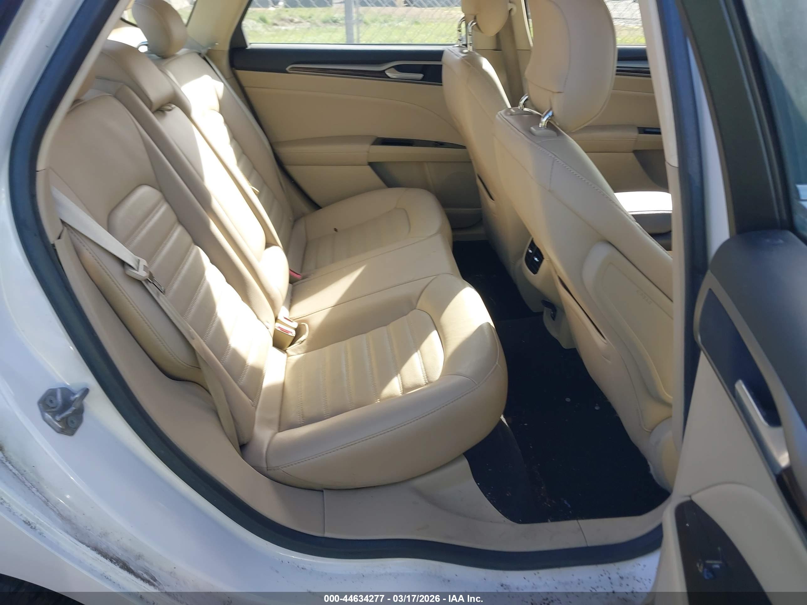 FORD FUSION image 8