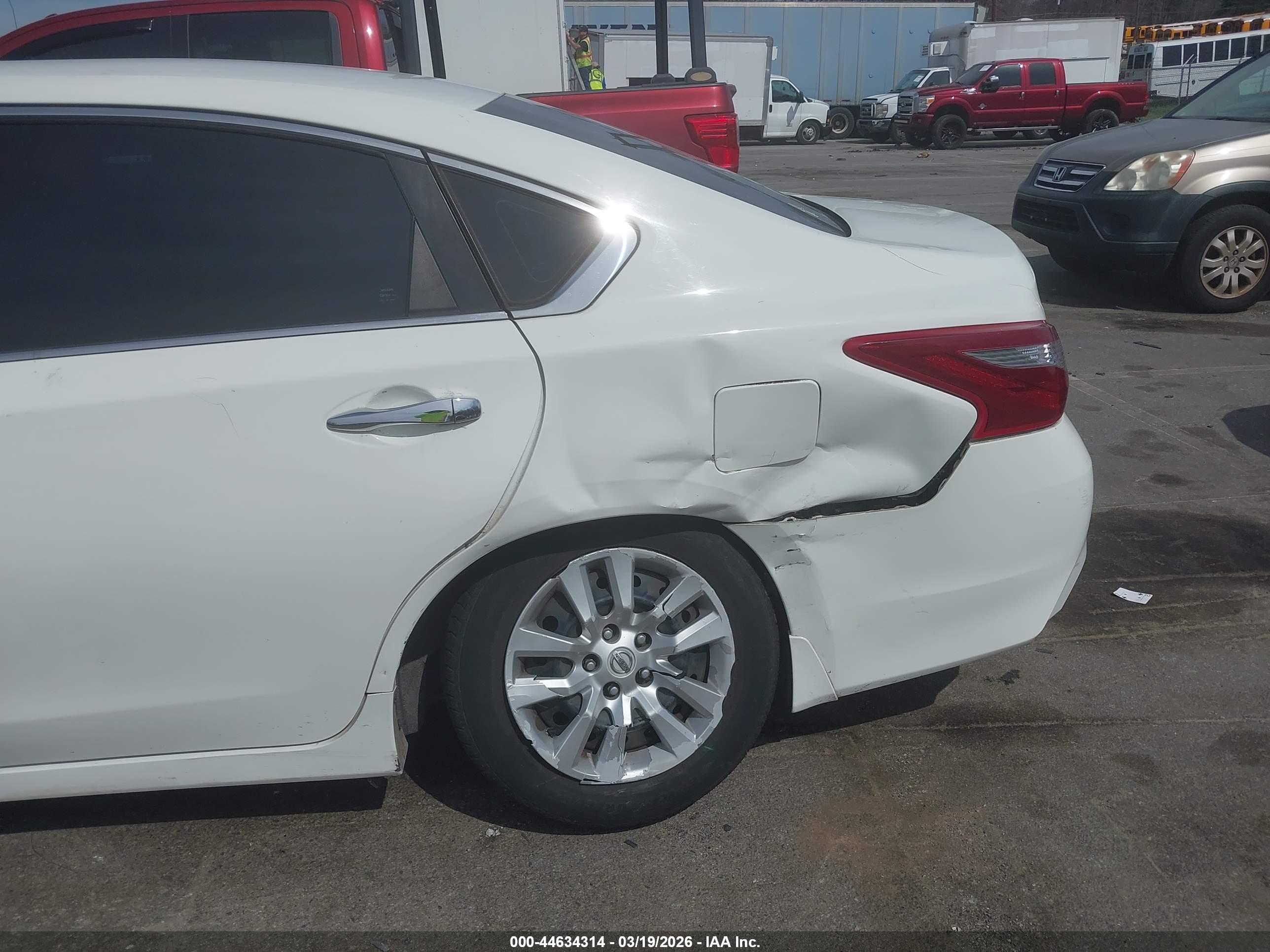 NISSAN ALTIMA image 6