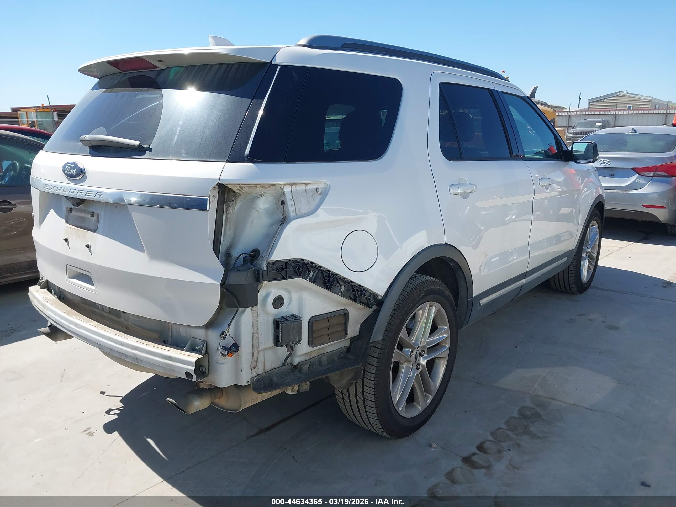 FORD EXPLORER image 4