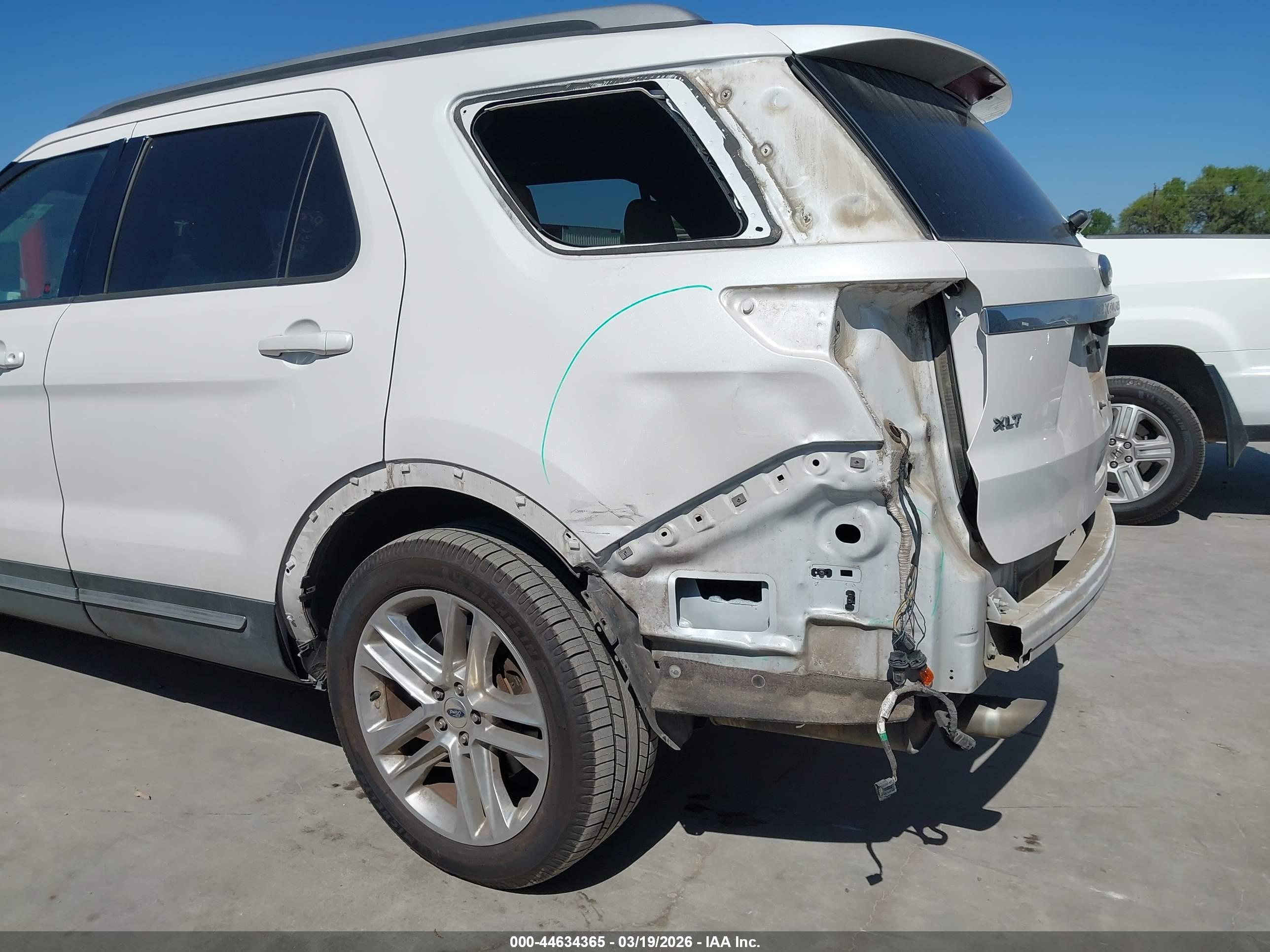 FORD EXPLORER image 6