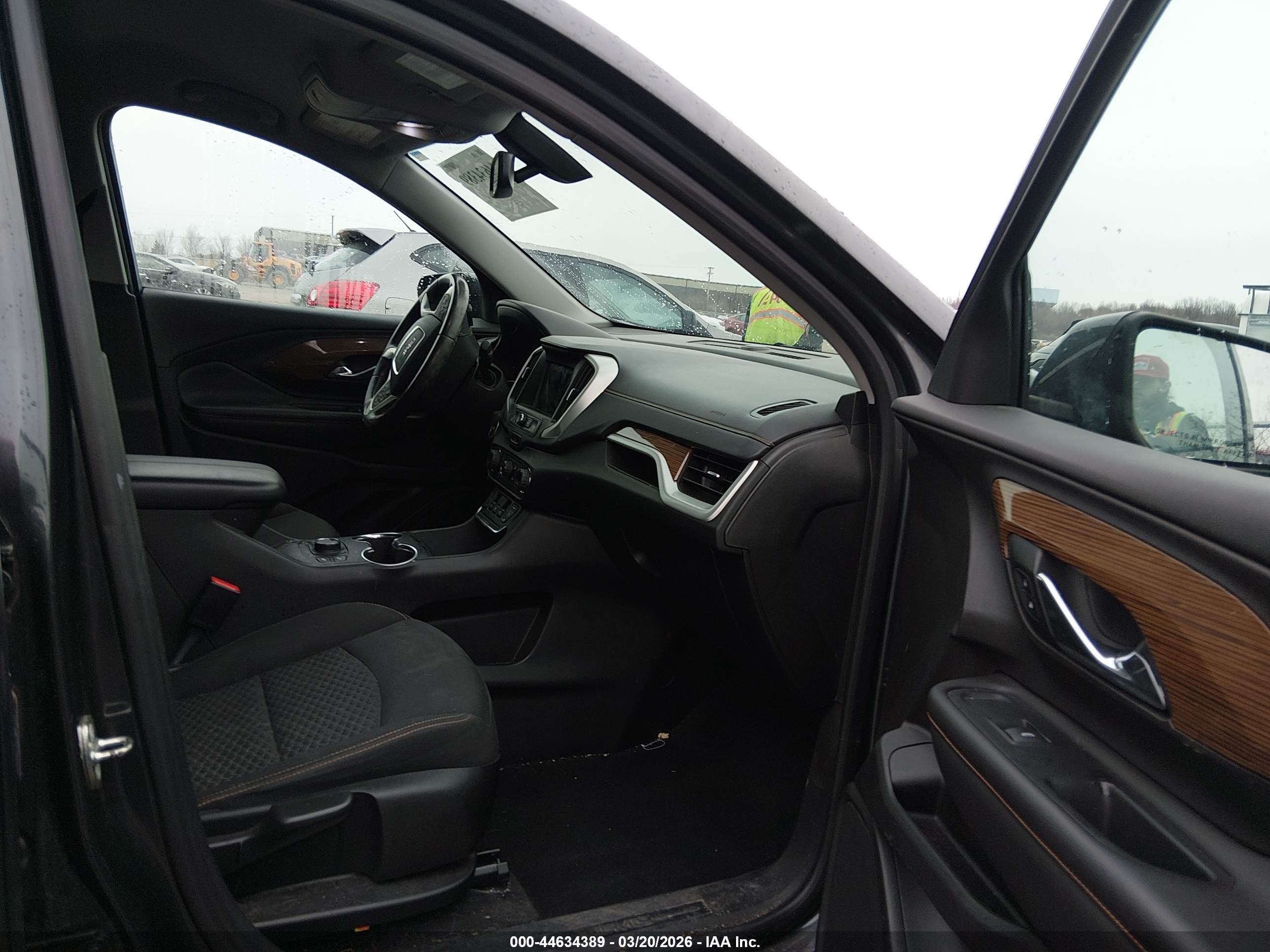 GMC TERRAIN image 5
