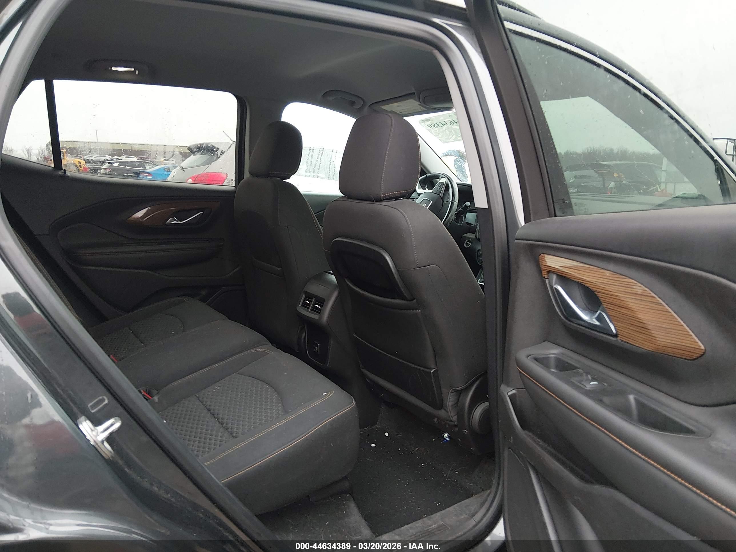 GMC TERRAIN image 8