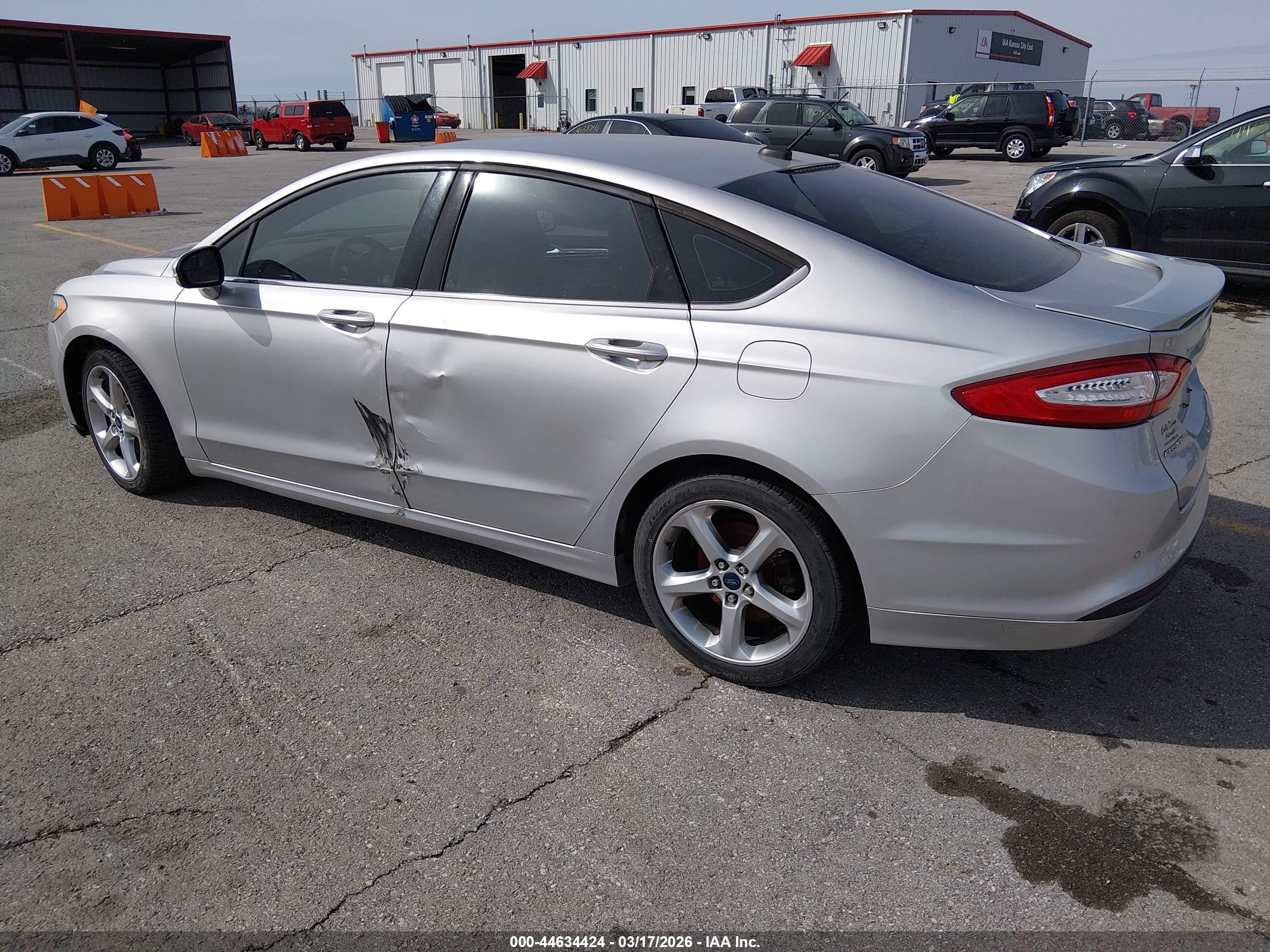FORD FUSION image 3
