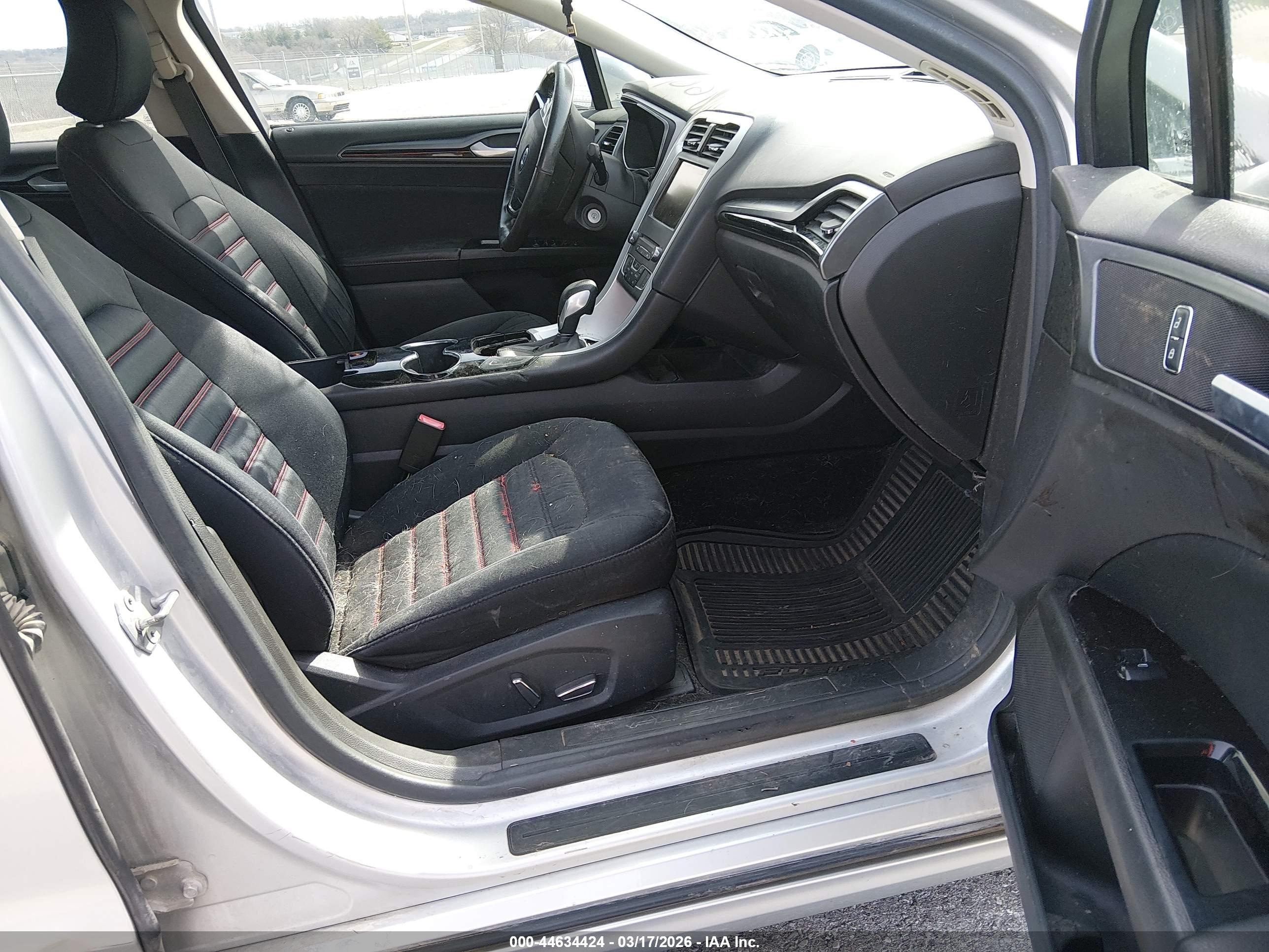 FORD FUSION image 5