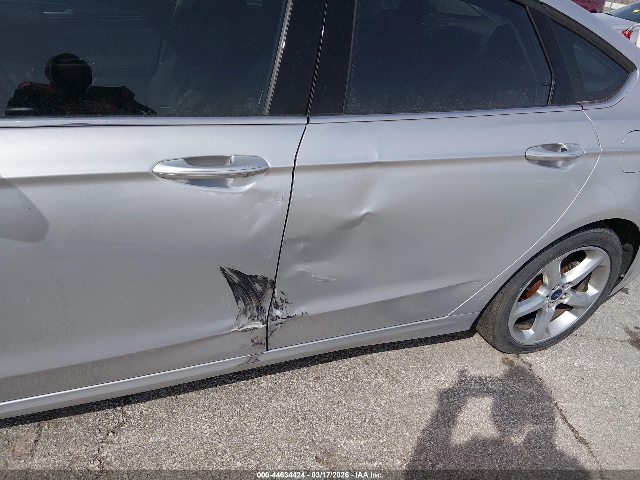 FORD FUSION image 6