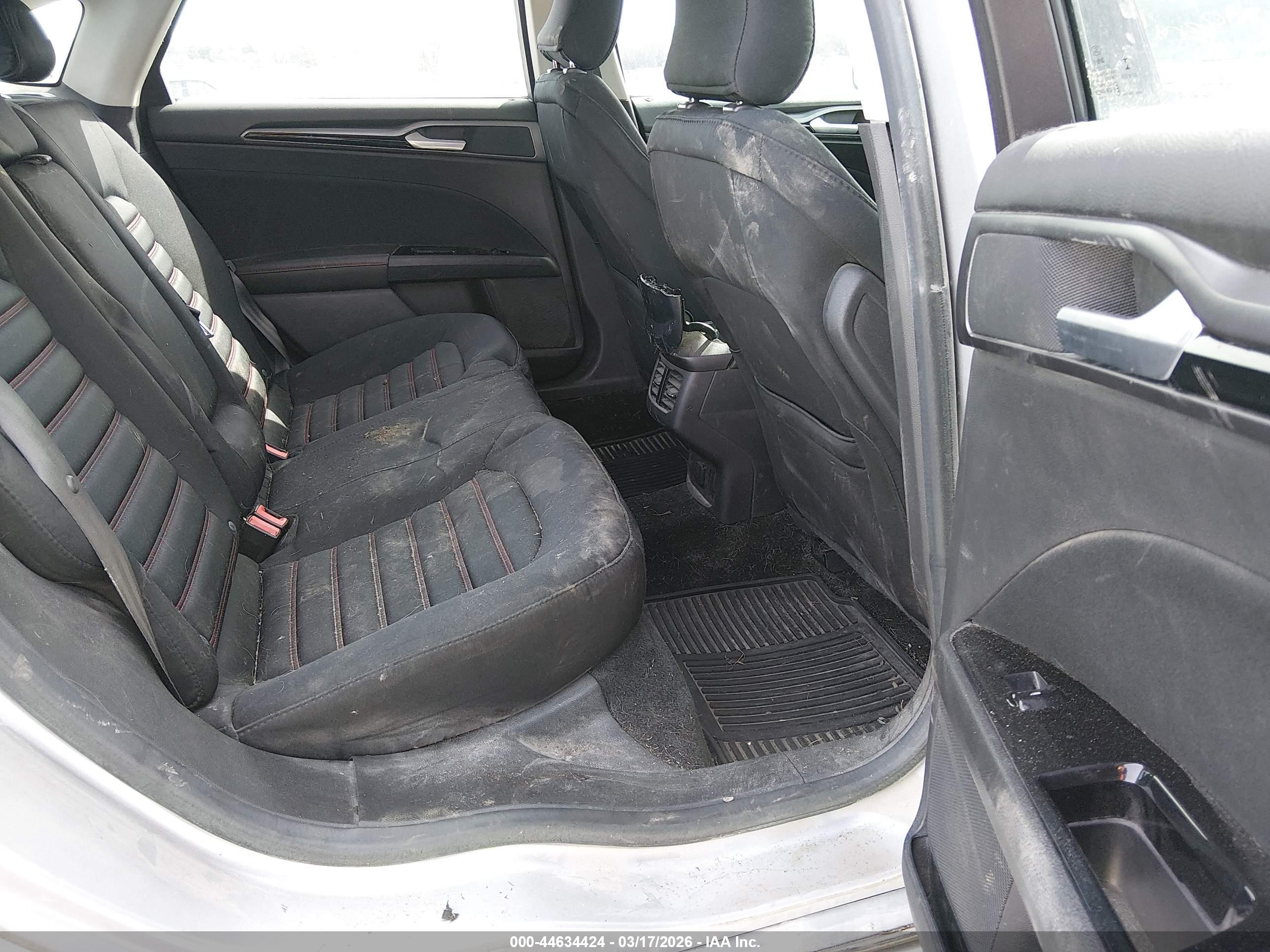 FORD FUSION image 8
