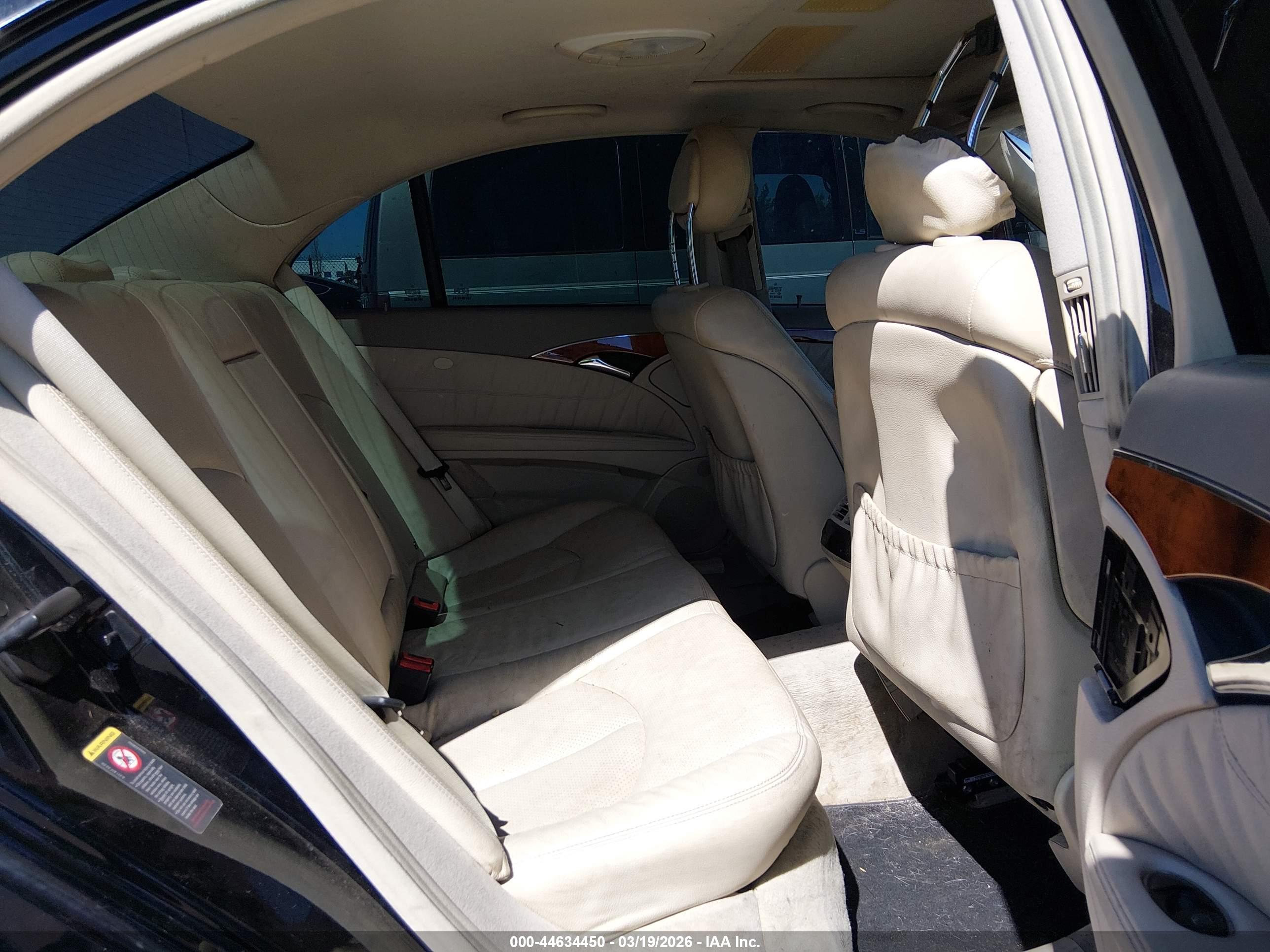 MERCEDES-BENZ E image 8