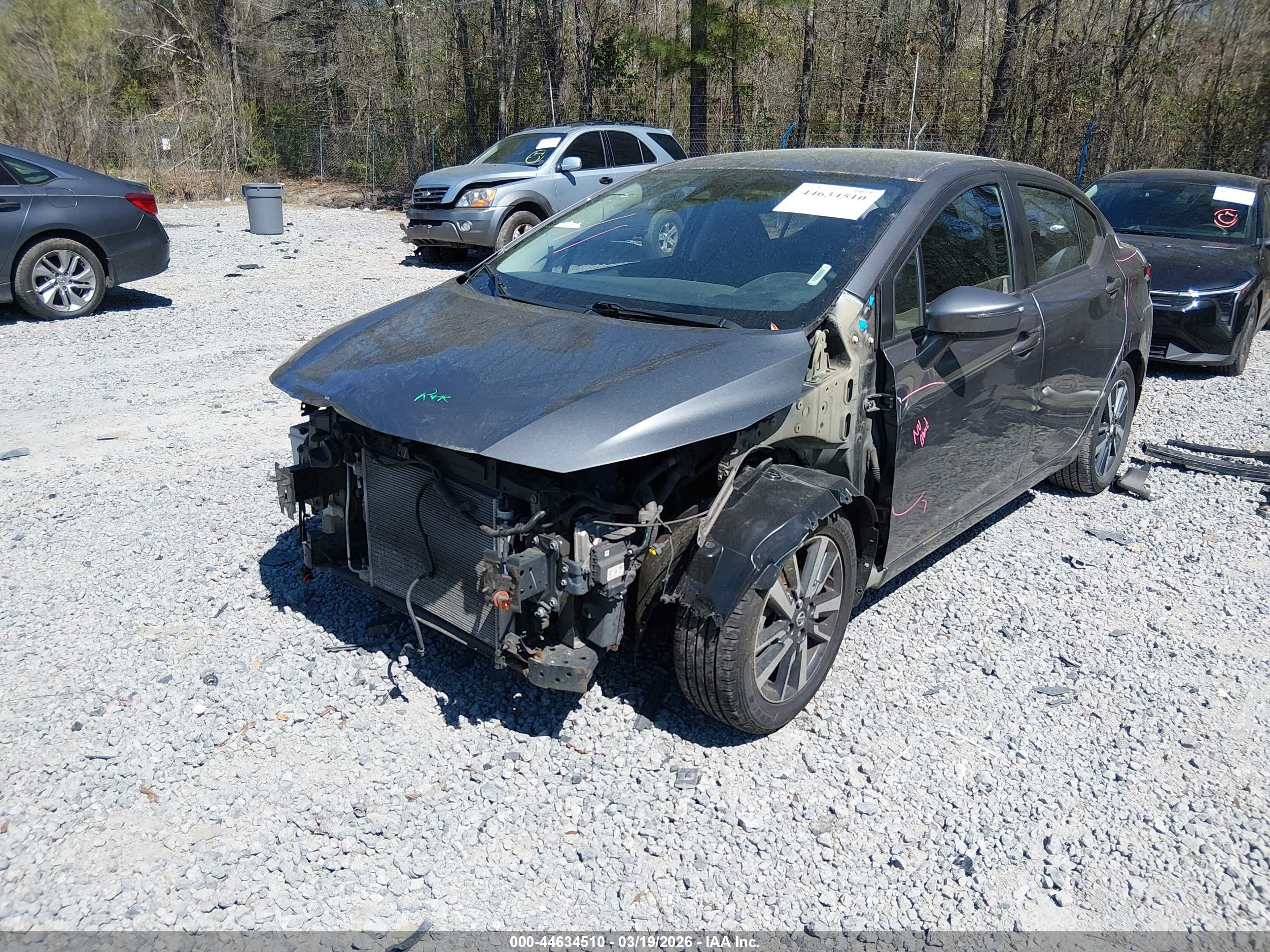NISSAN VERSA image 6