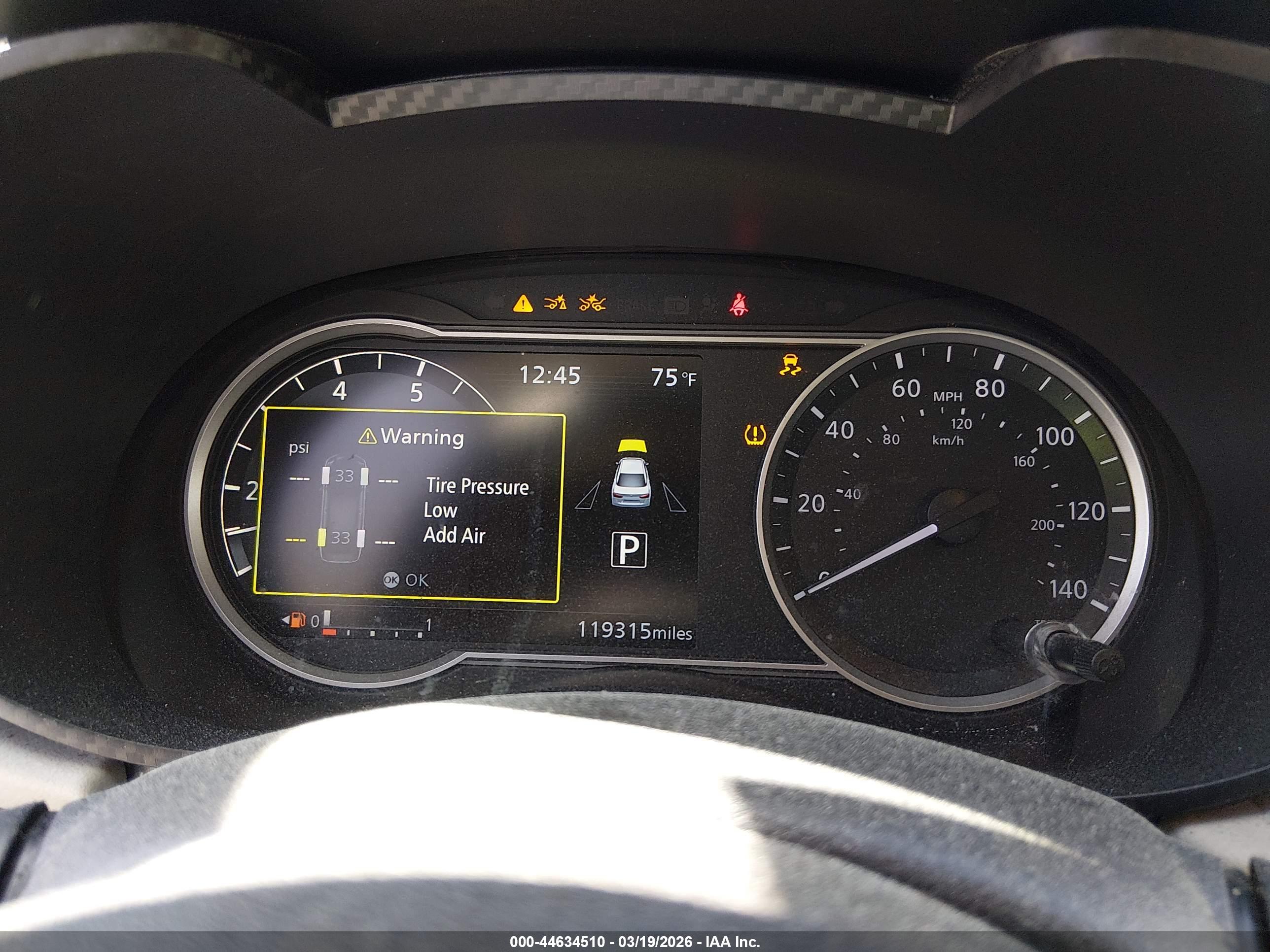 NISSAN VERSA image 7