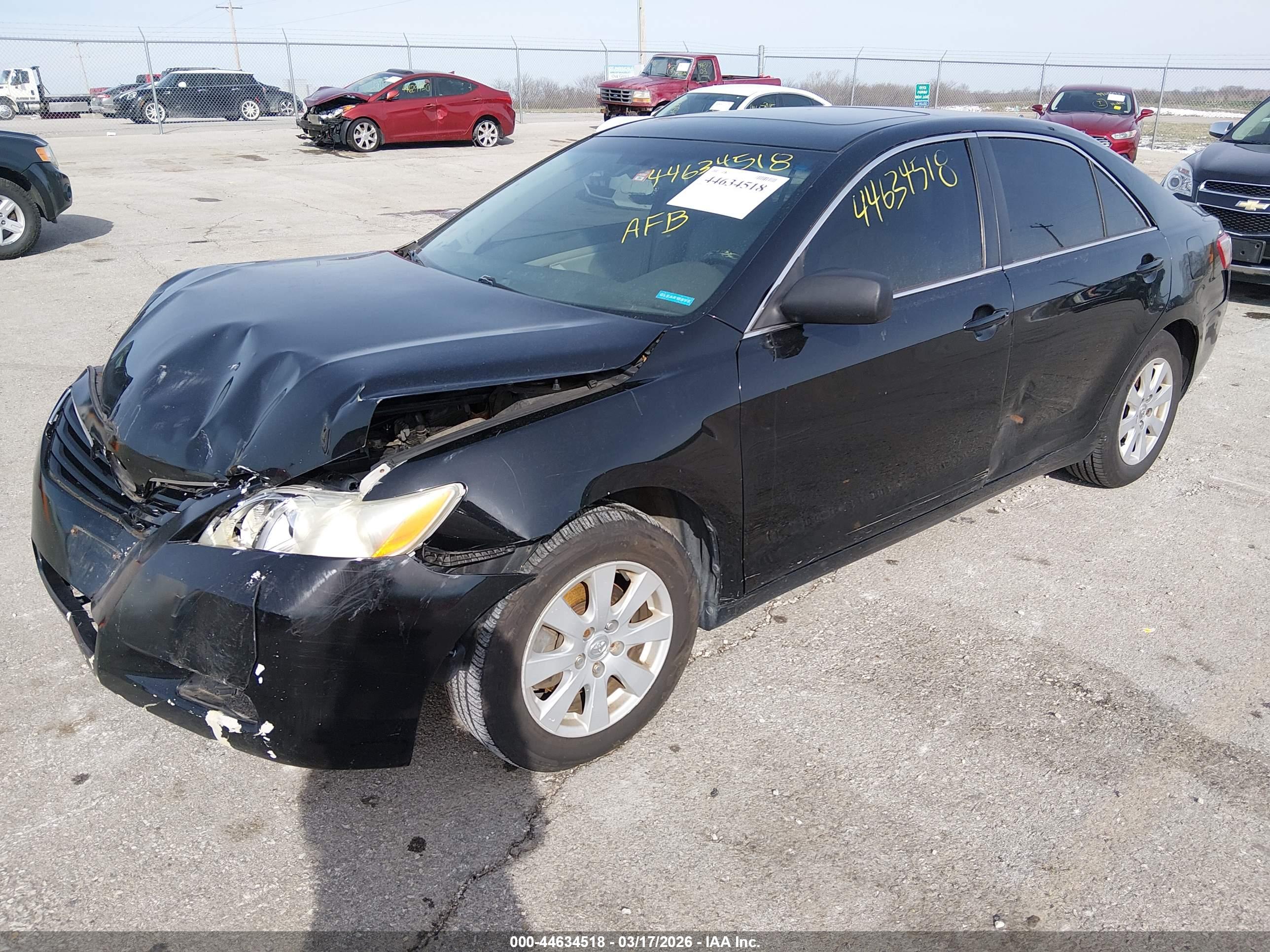 TOYOTA CAMRY image 2