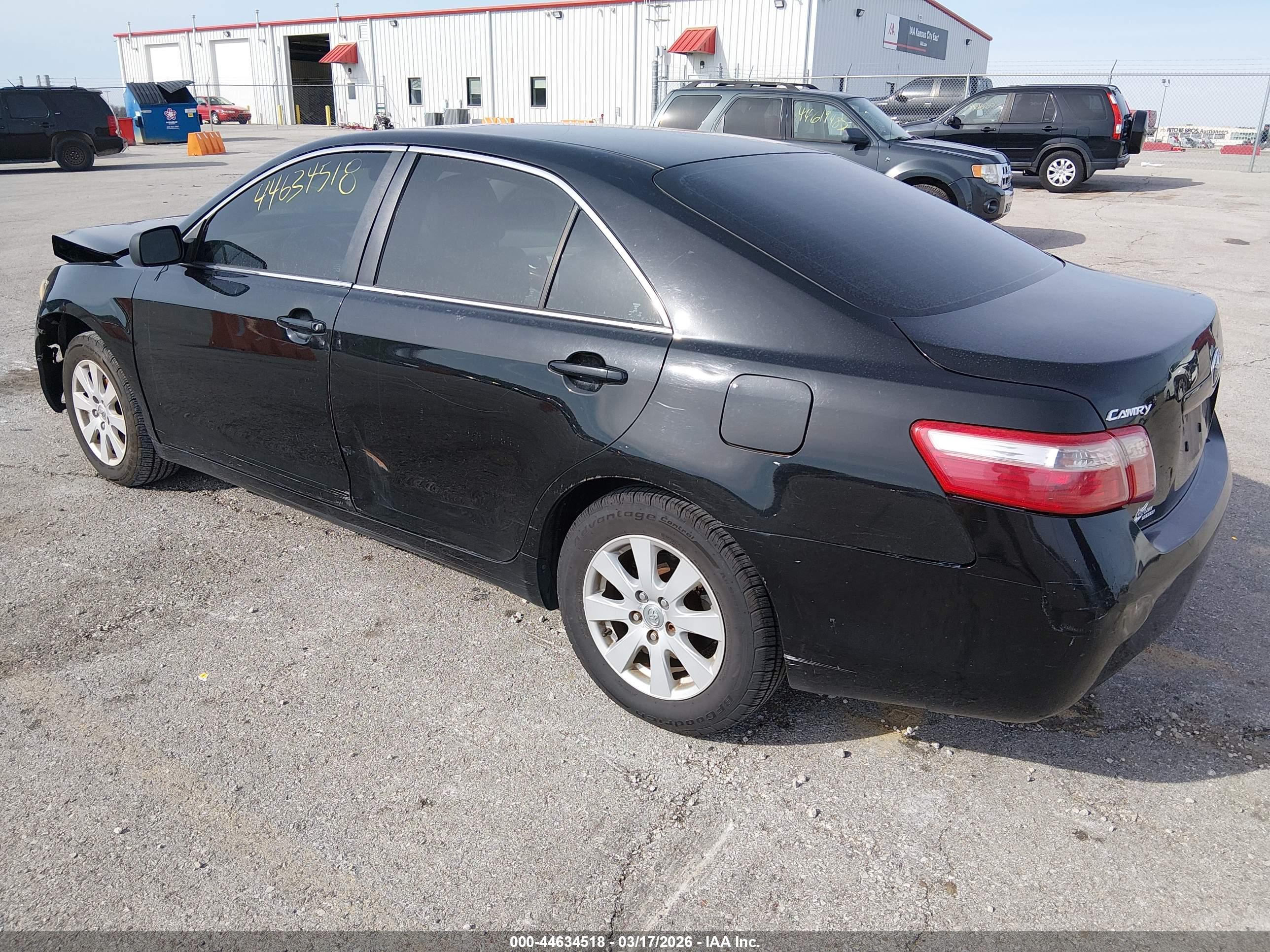 TOYOTA CAMRY image 3