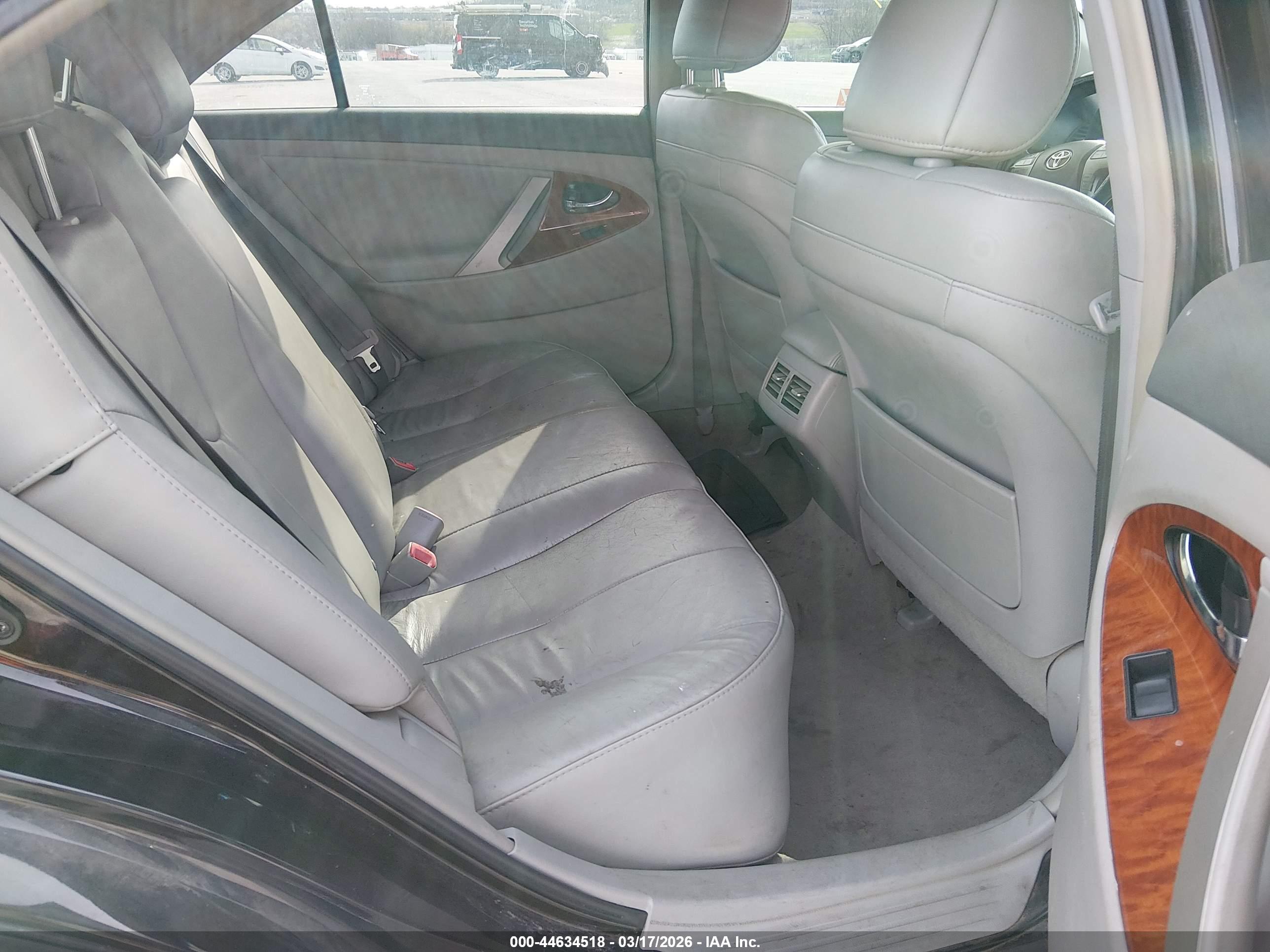 TOYOTA CAMRY image 8