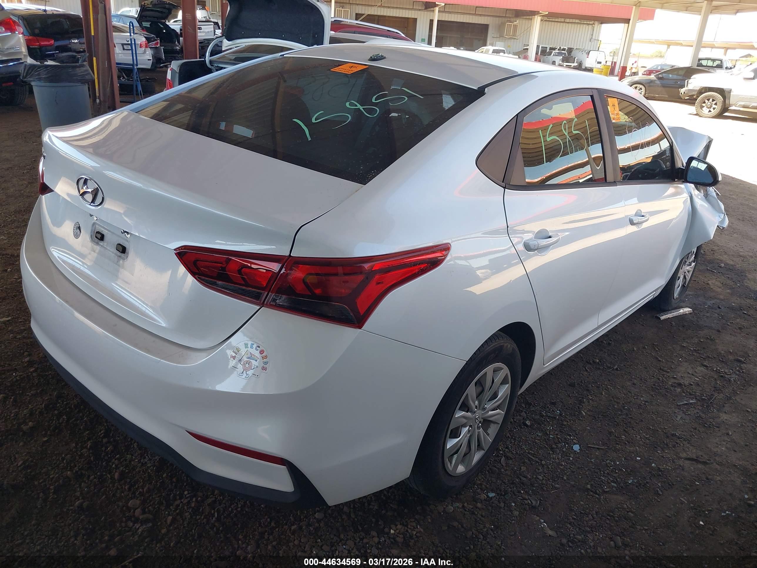HYUNDAI ACCENT image 4