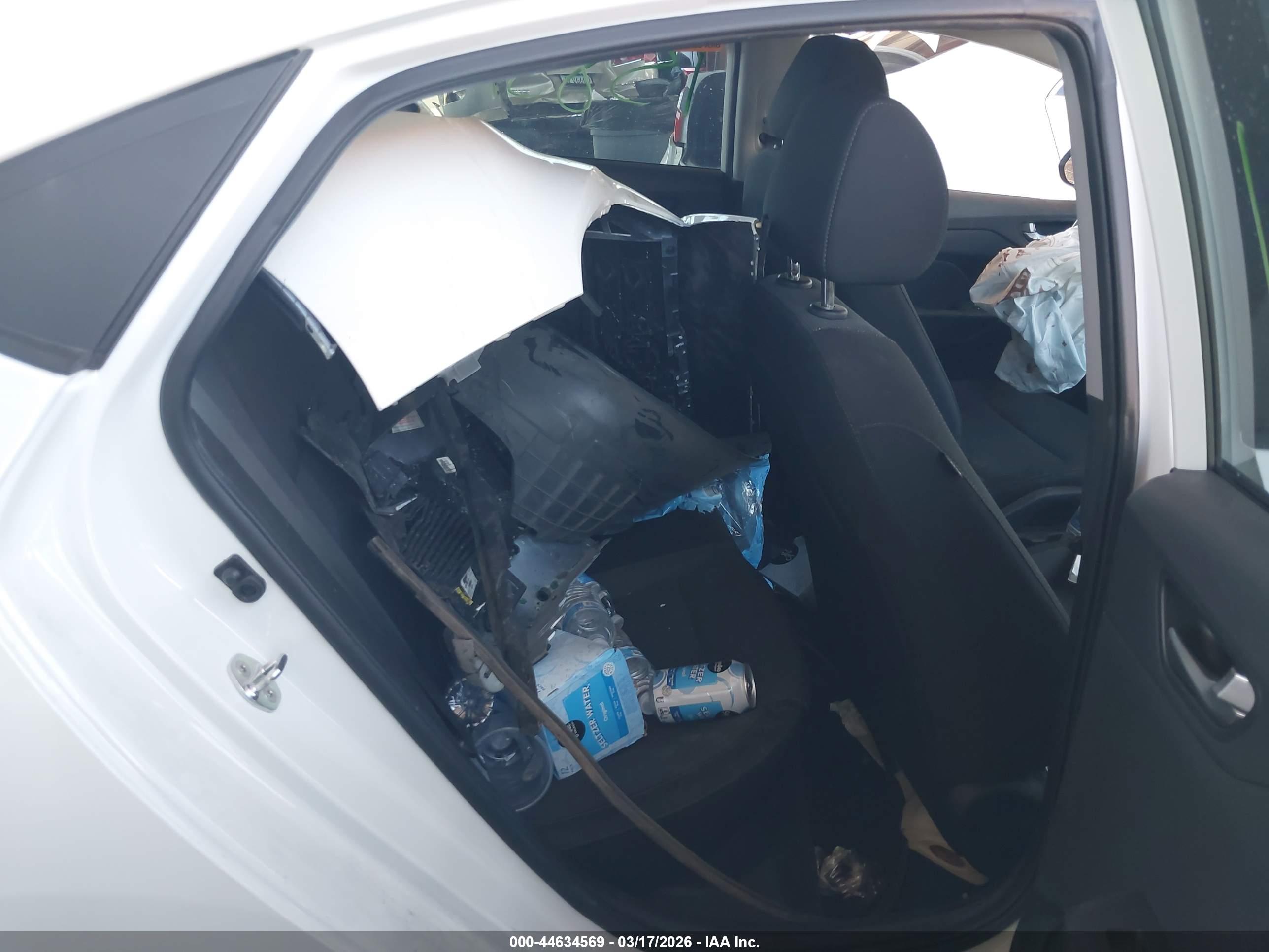 HYUNDAI ACCENT image 8