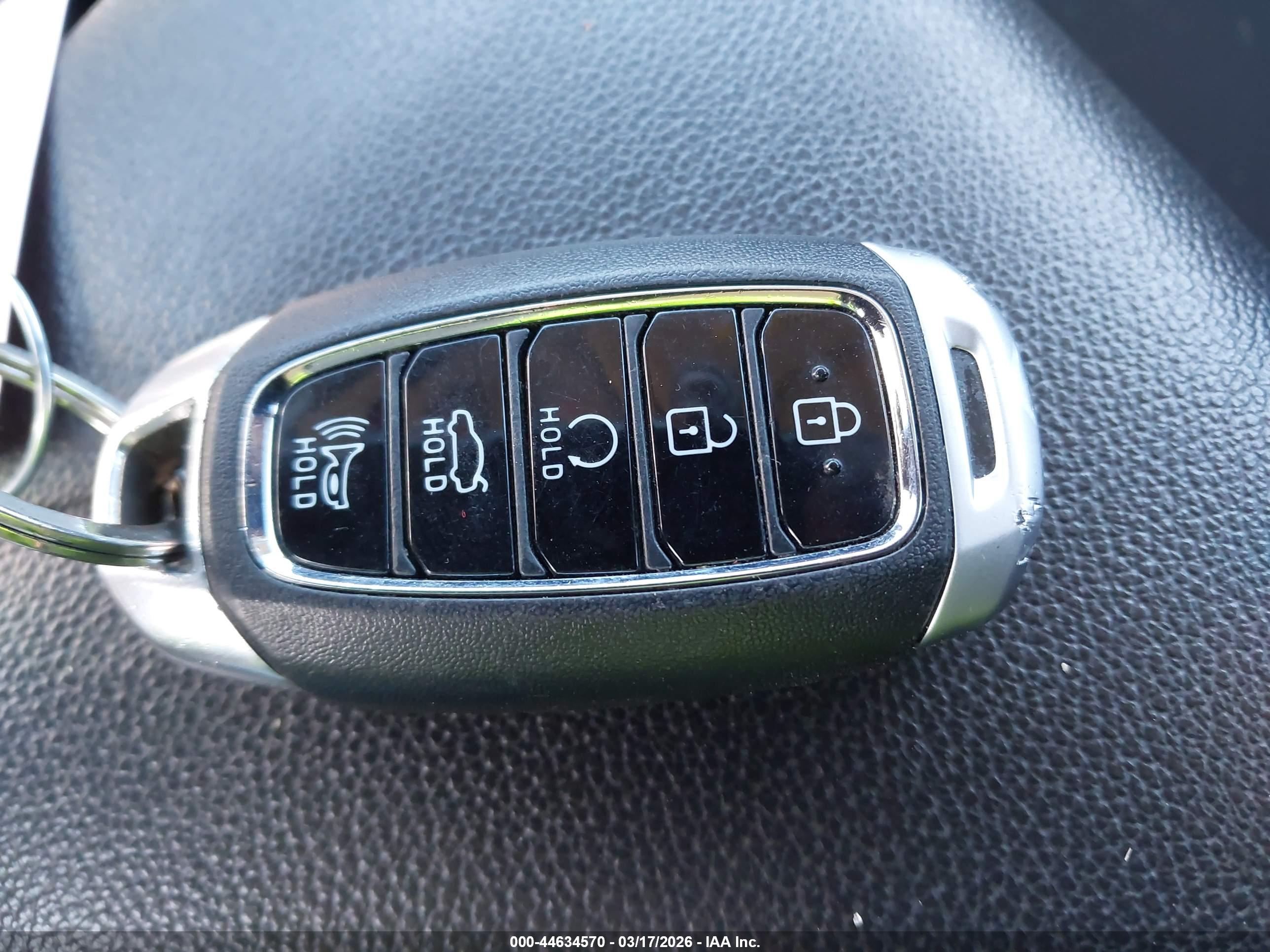 HYUNDAI ELANTRA image 11
