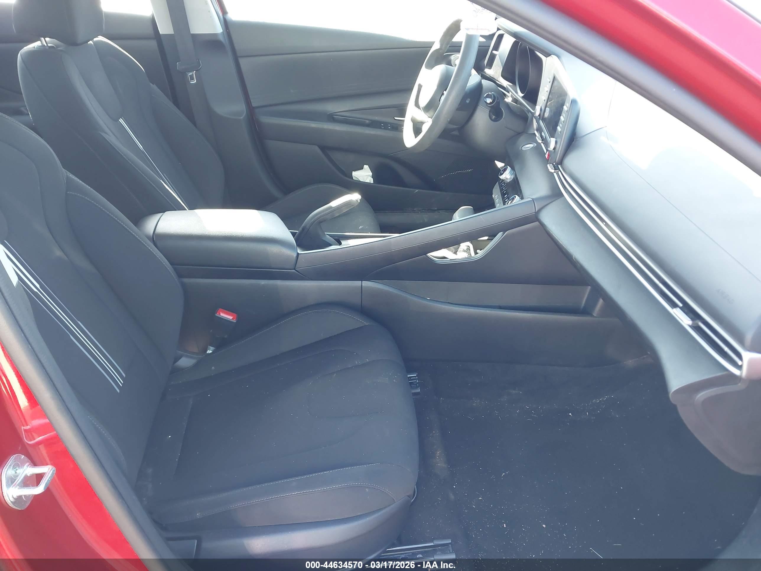HYUNDAI ELANTRA image 5