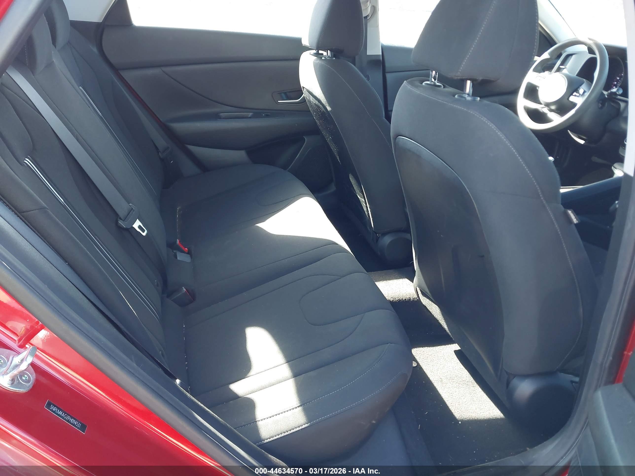 HYUNDAI ELANTRA image 8