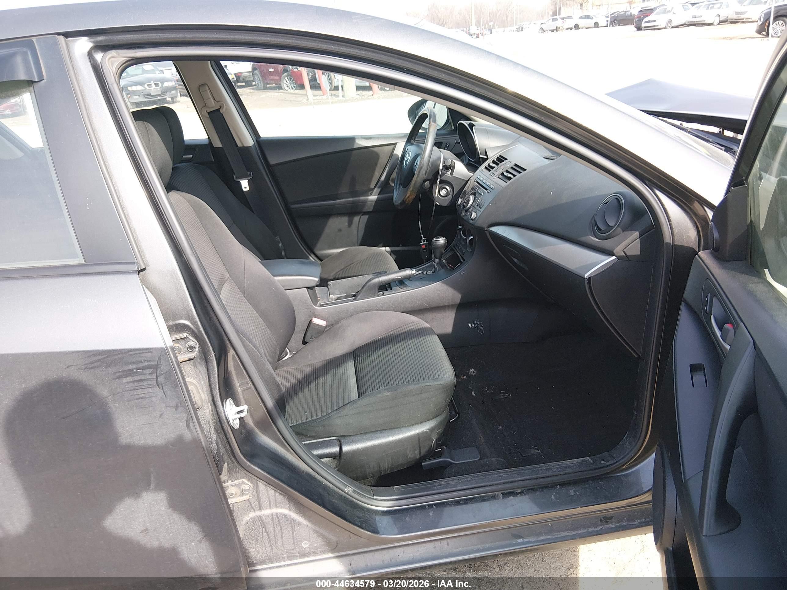 MAZDA MAZDA3 image 5