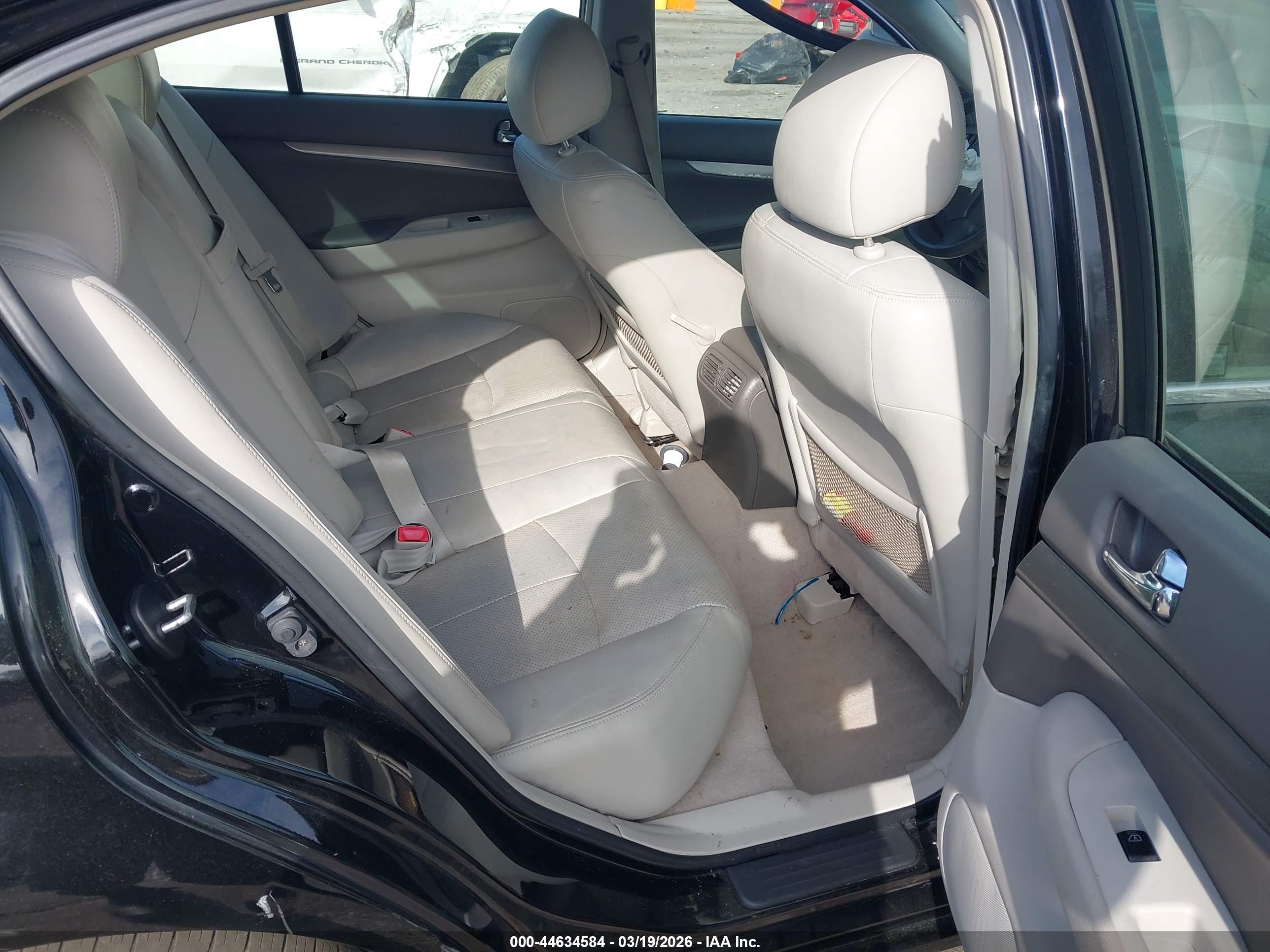 INFINITI G37X image 8
