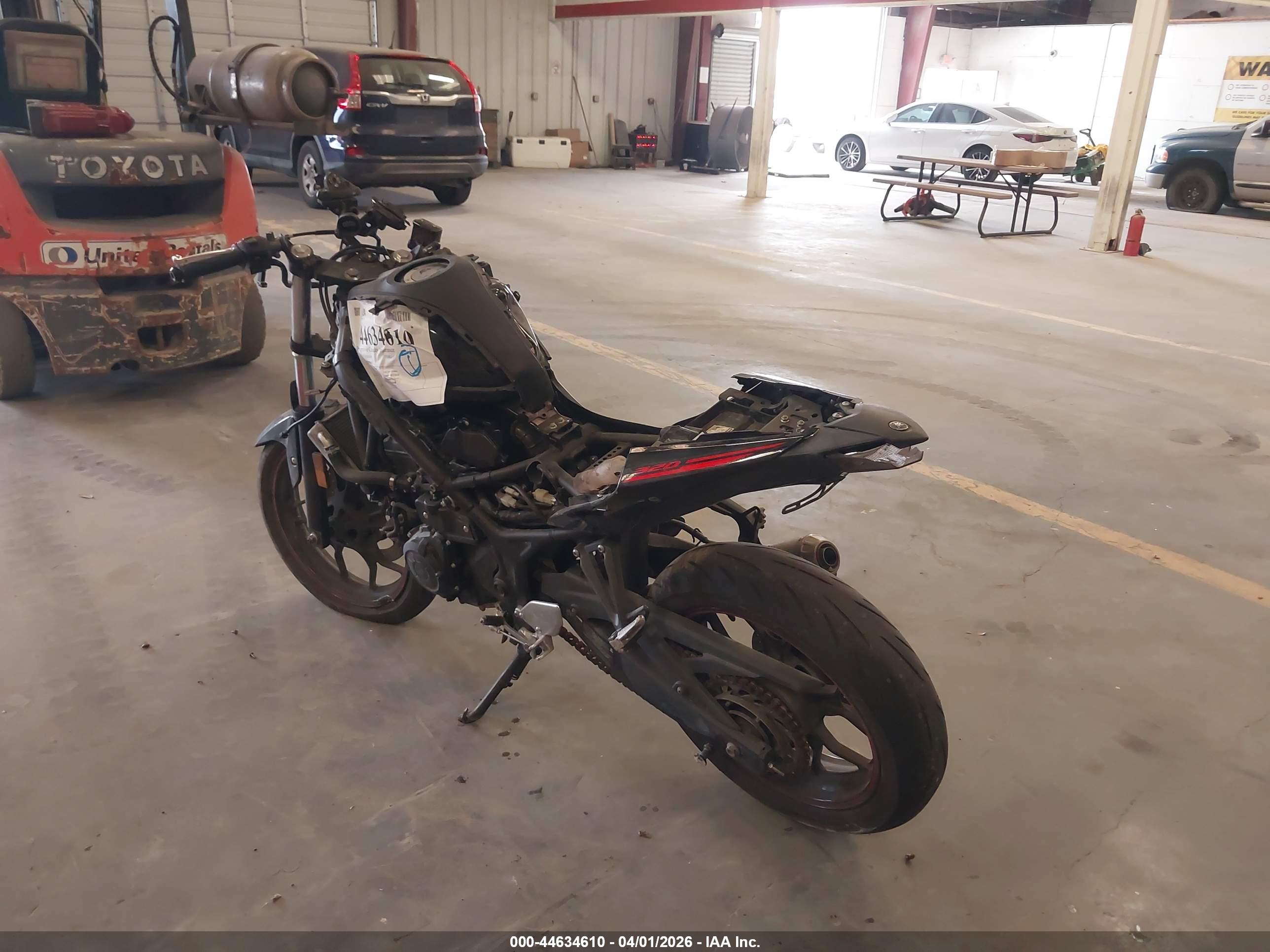 YAMAHA YZFR3 image 3