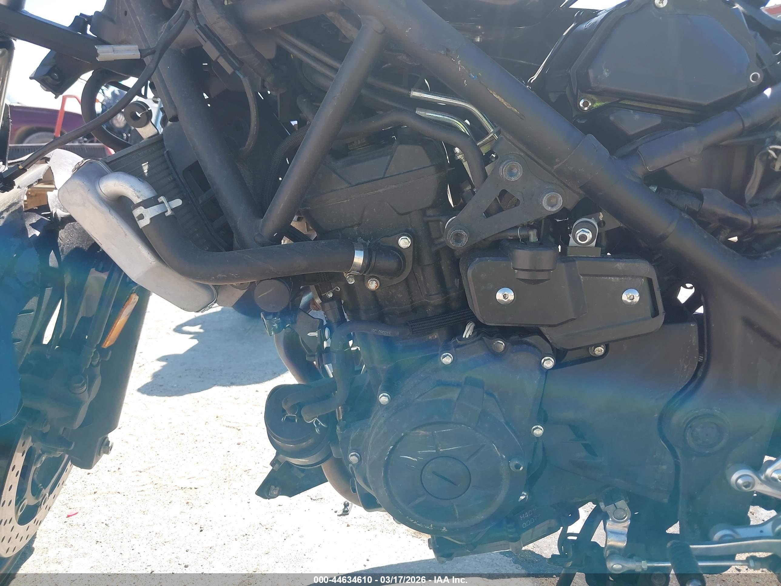 YAMAHA YZFR3 image 9
