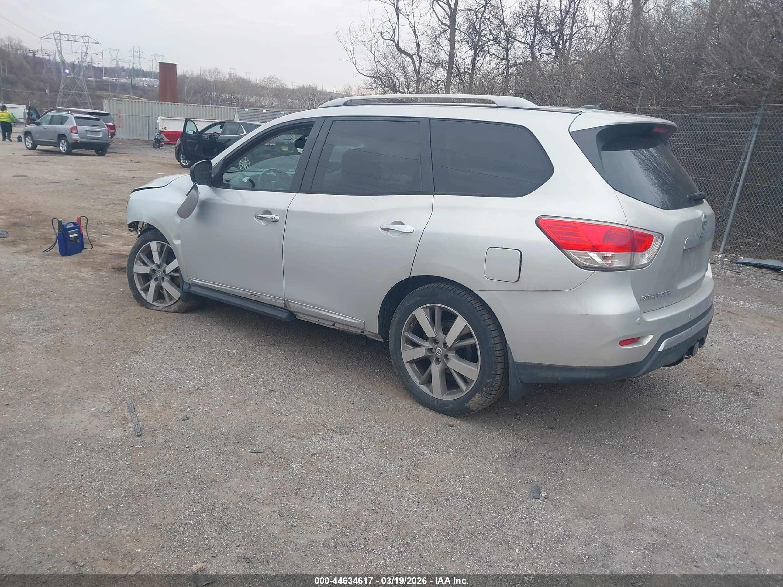 NISSAN PATHFINDER image 3