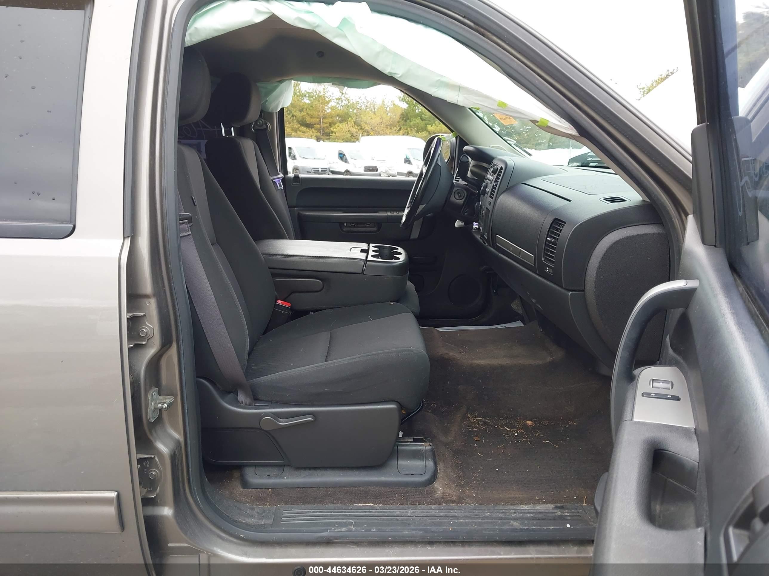 CHEVROLET SILVERADO image 5