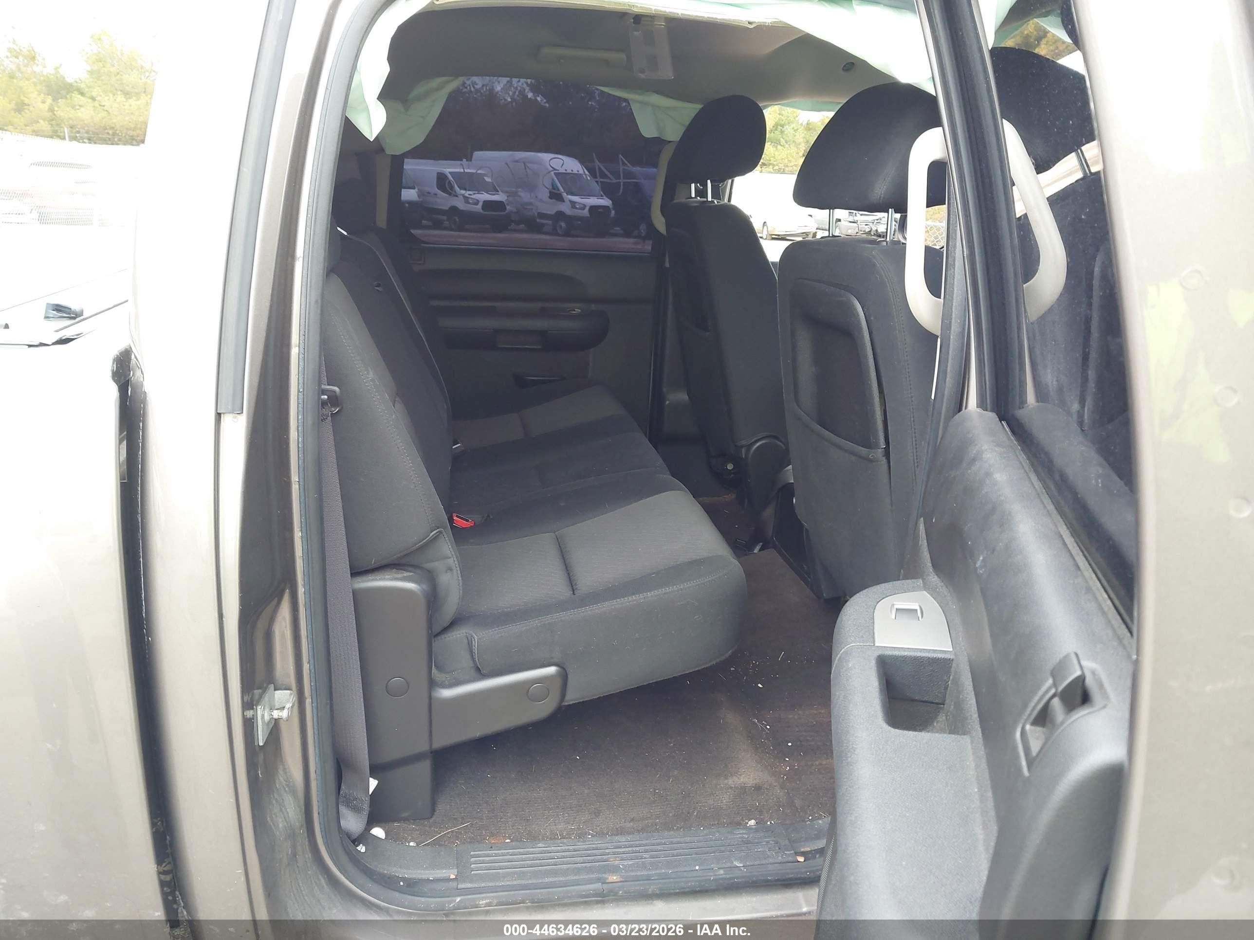 CHEVROLET SILVERADO image 8