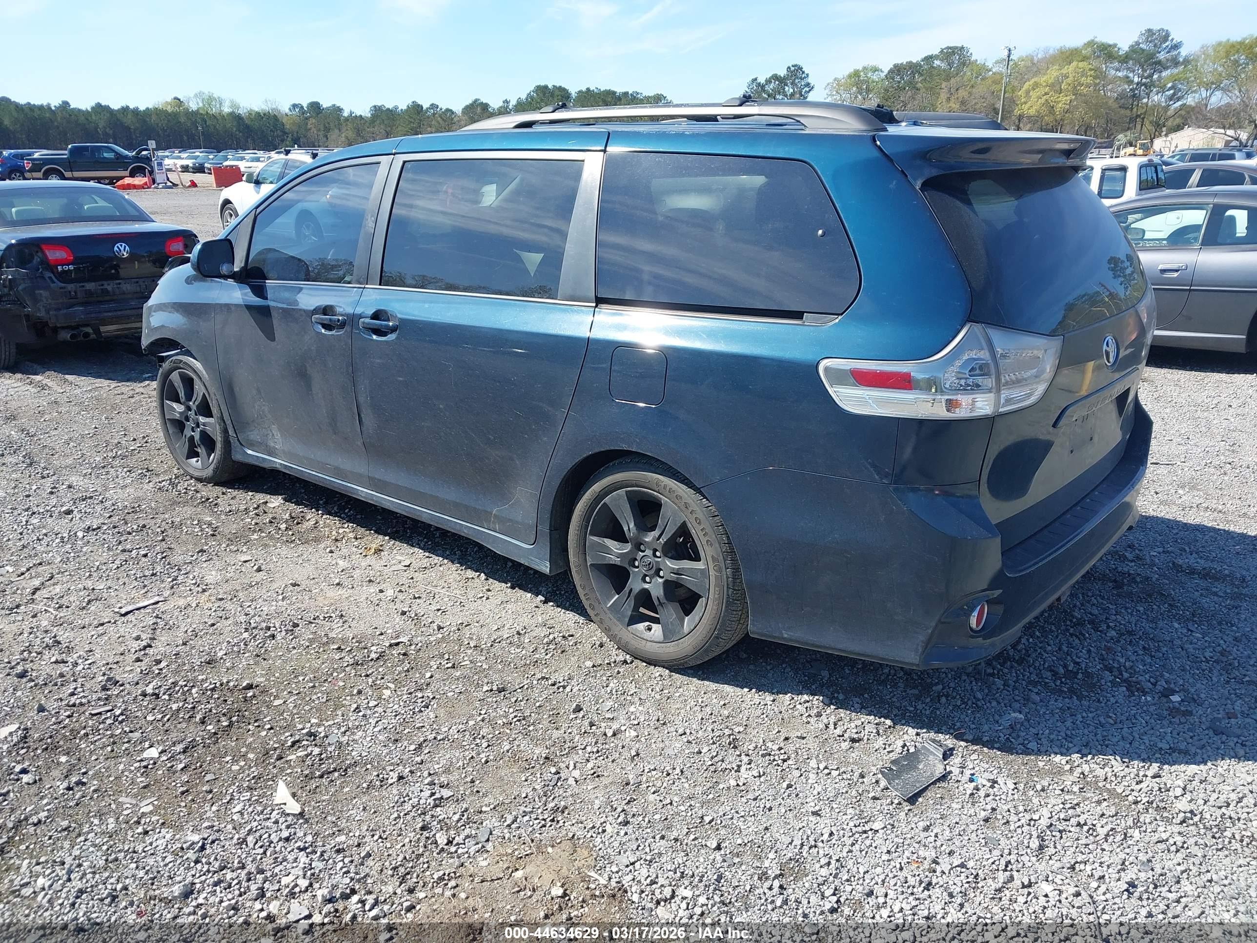 TOYOTA SIENNA image 3