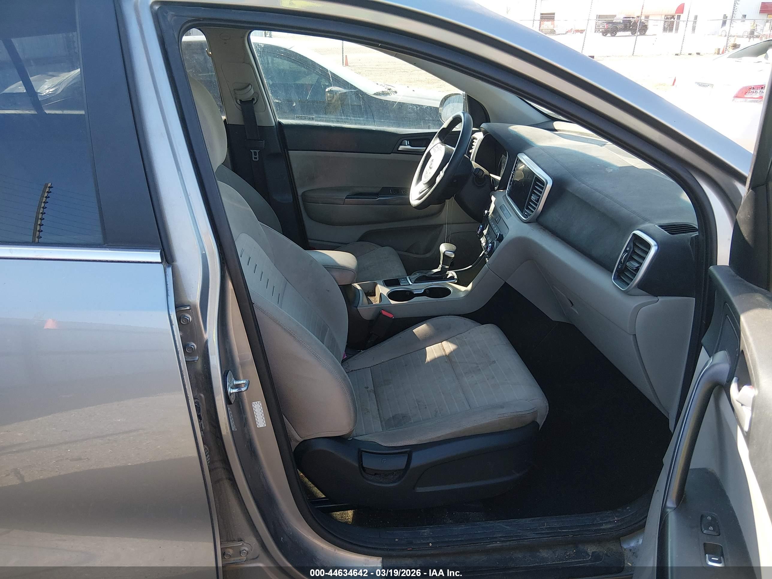 KIA SPORTAGE image 5