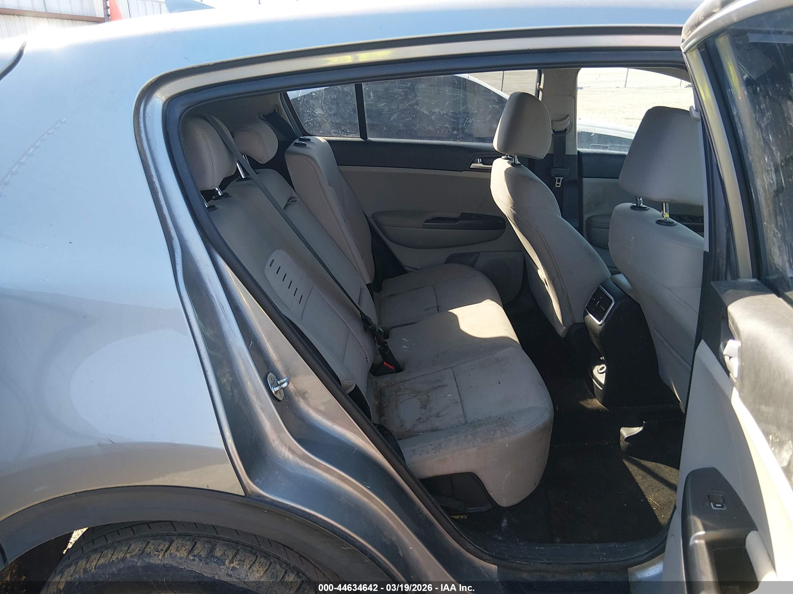 KIA SPORTAGE image 8