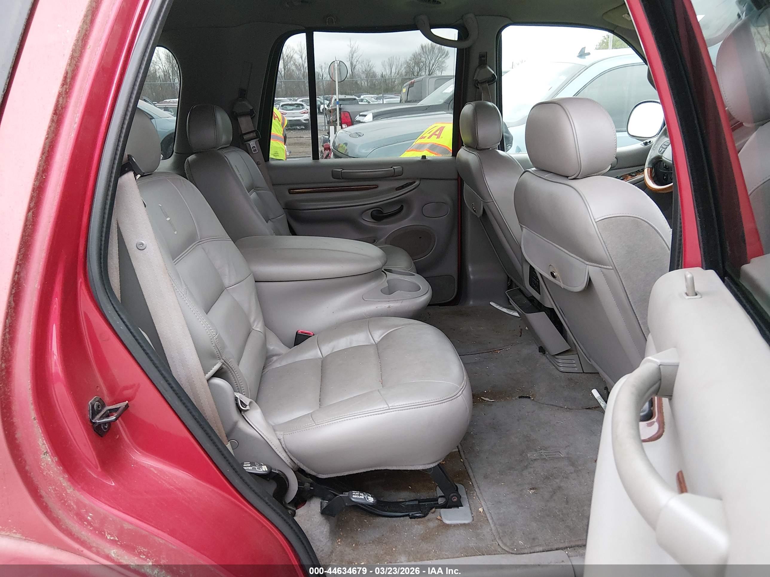 LINCOLN NAVIGATOR image 8