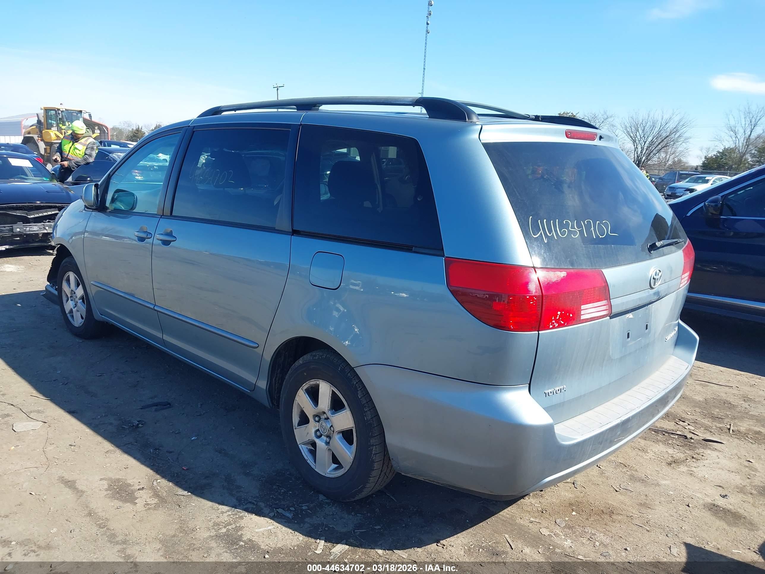 TOYOTA SIENNA image 3