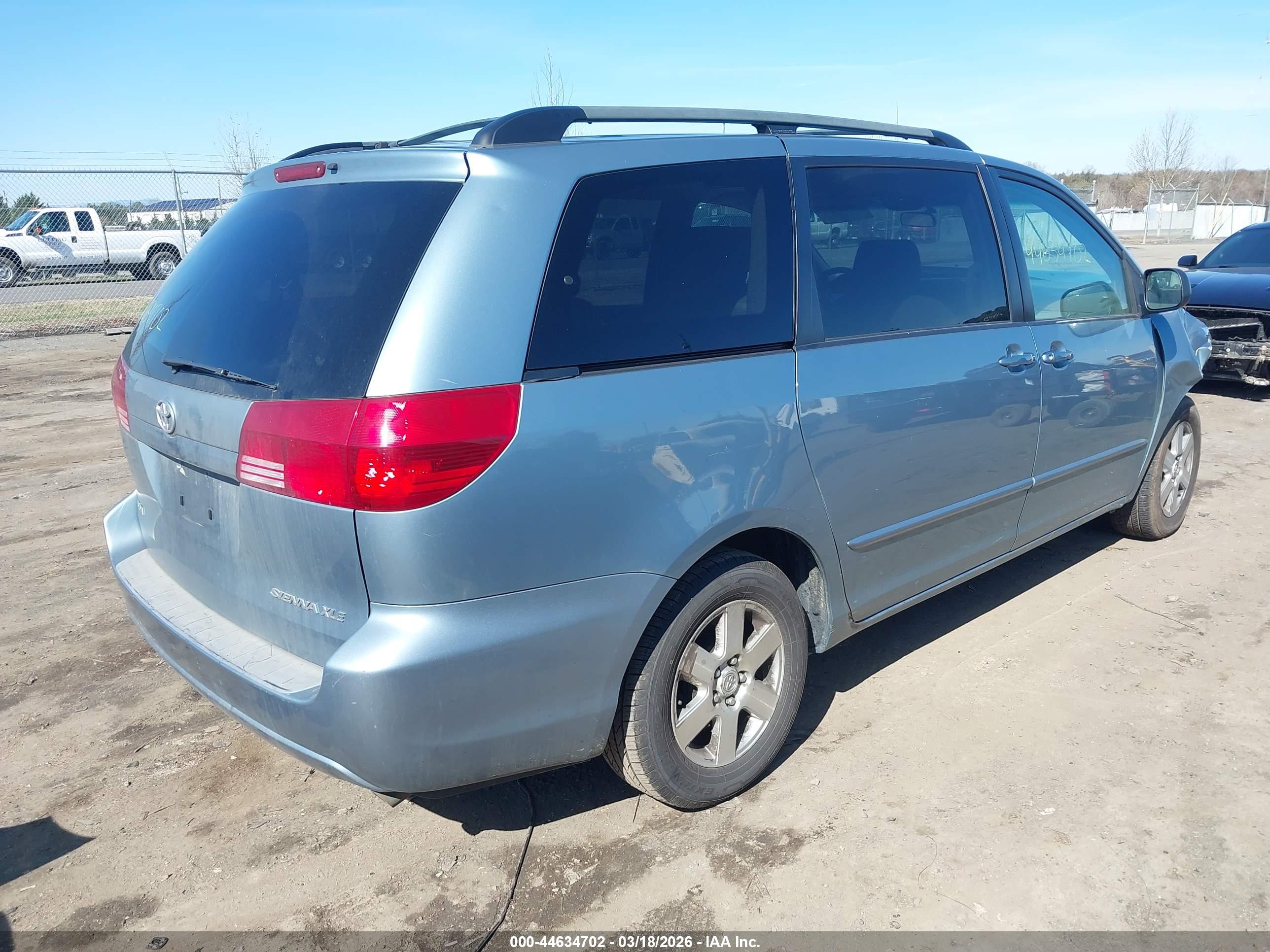 TOYOTA SIENNA image 4
