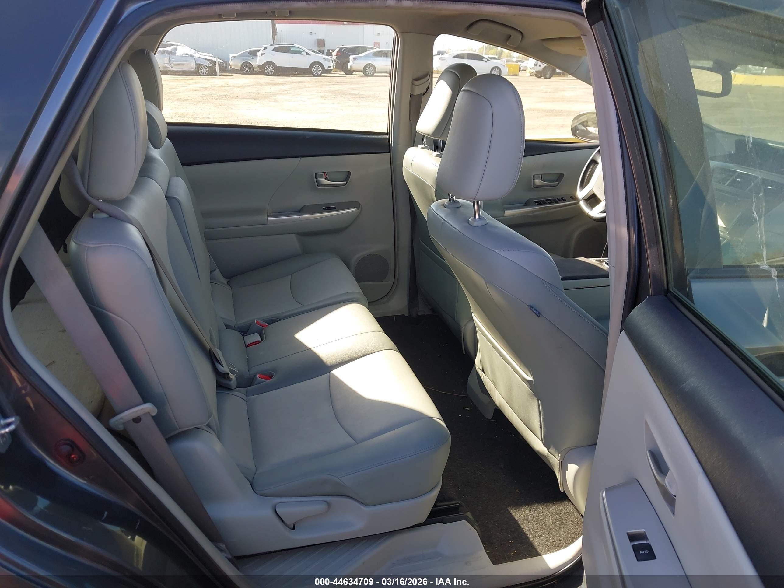 TOYOTA PRIUS image 8