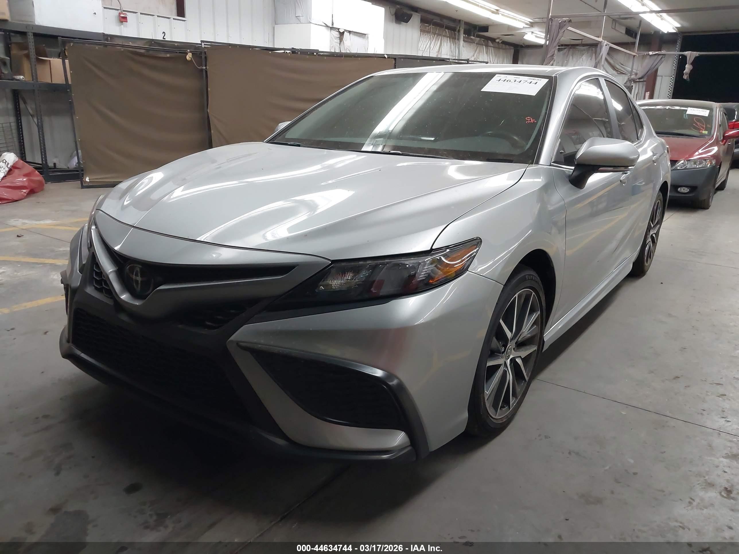 TOYOTA CAMRY image 2