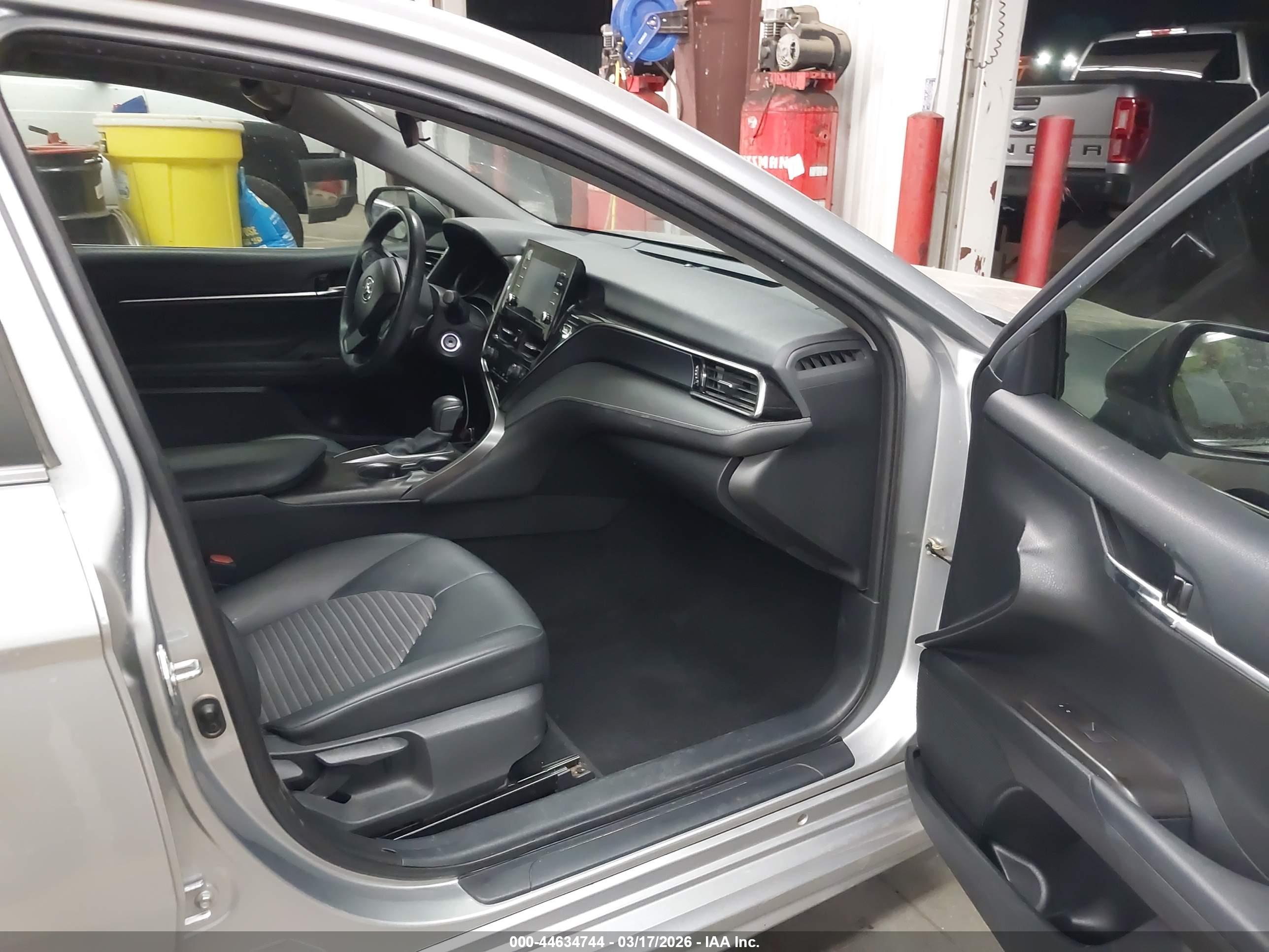 TOYOTA CAMRY image 5