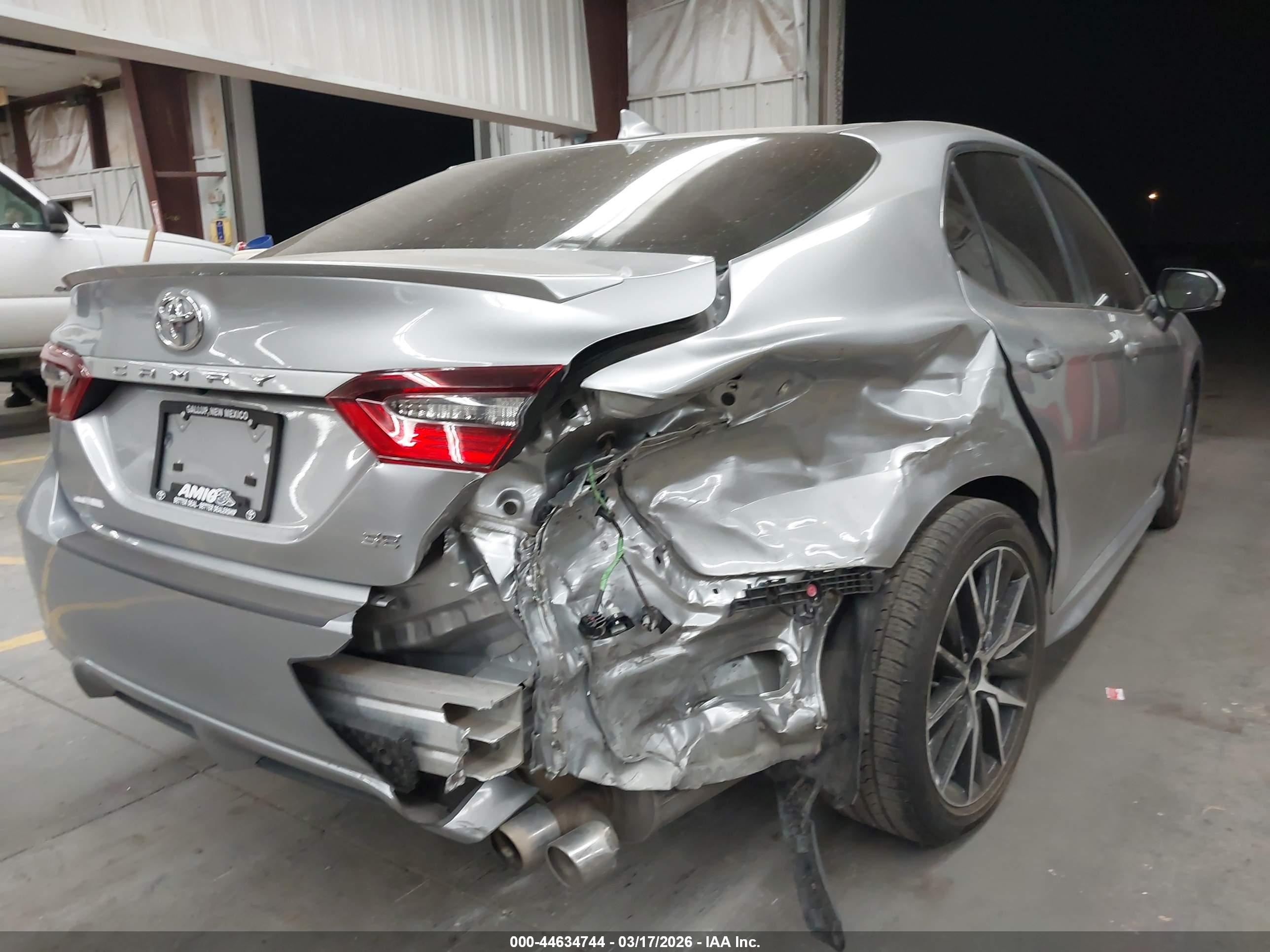 TOYOTA CAMRY image 6