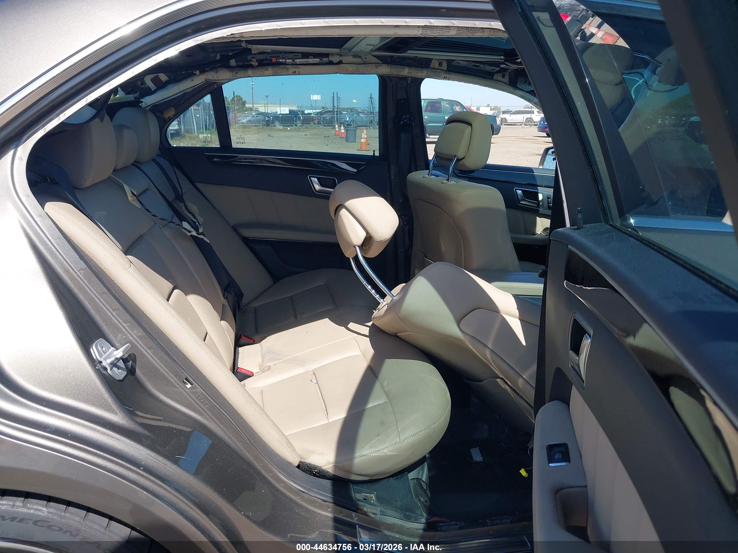 MERCEDES-BENZ E image 8