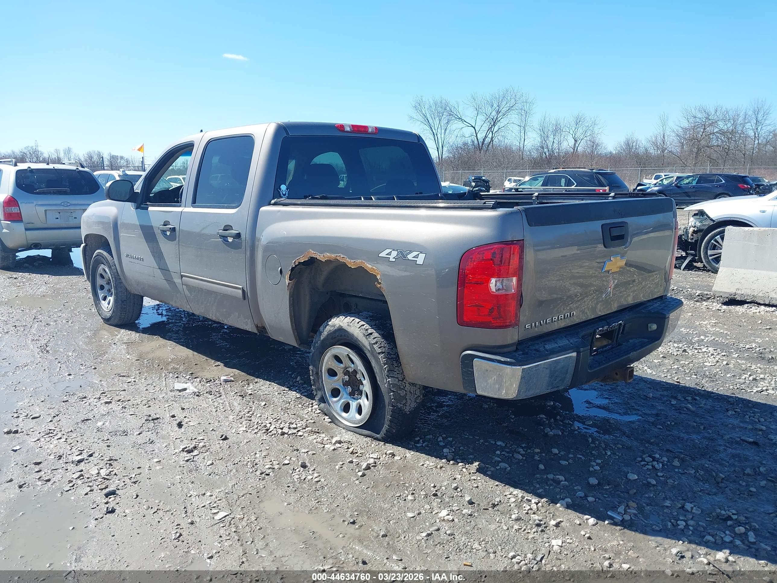 CHEVROLET SILVERADO image 3