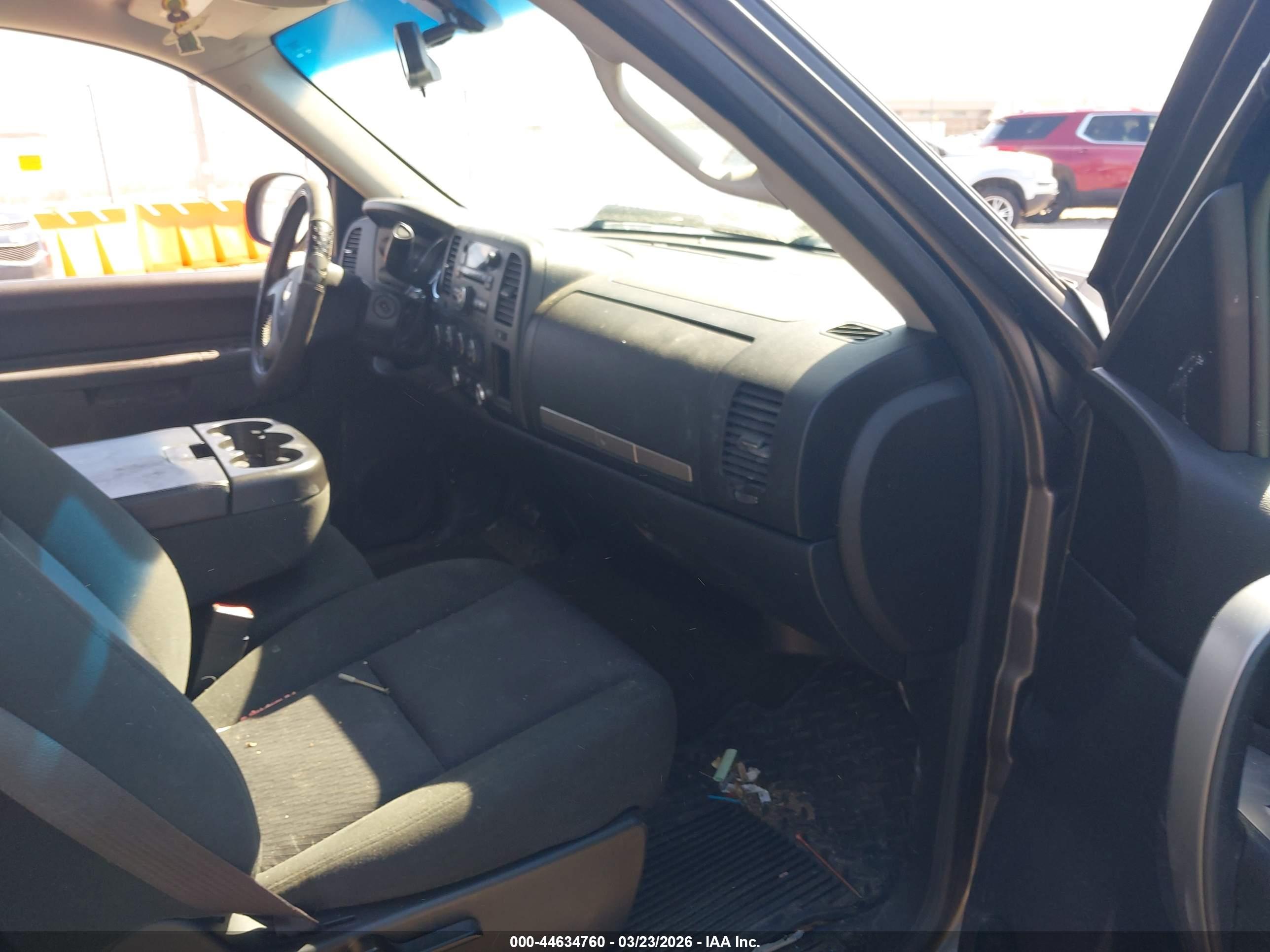 CHEVROLET SILVERADO image 5