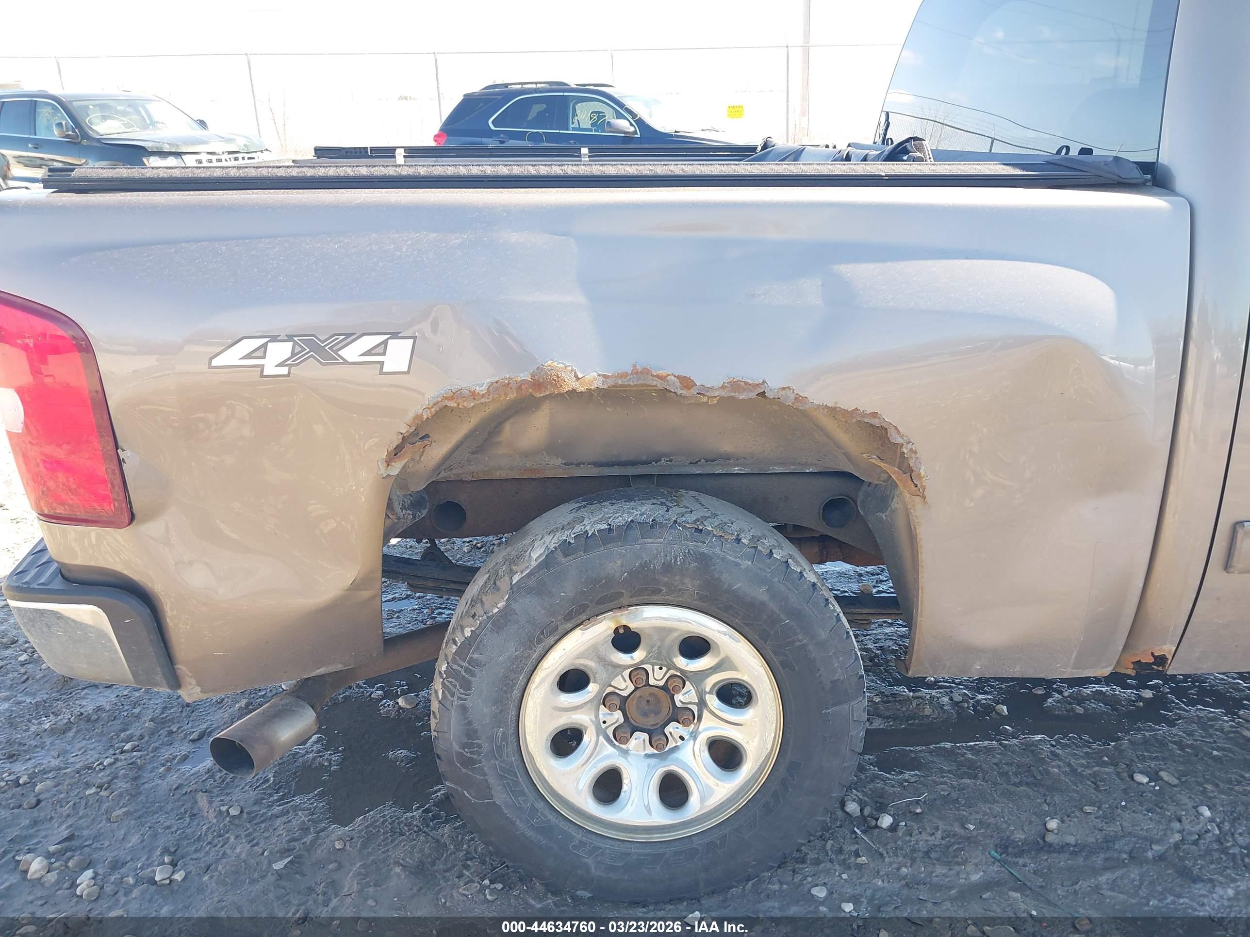 CHEVROLET SILVERADO image 6