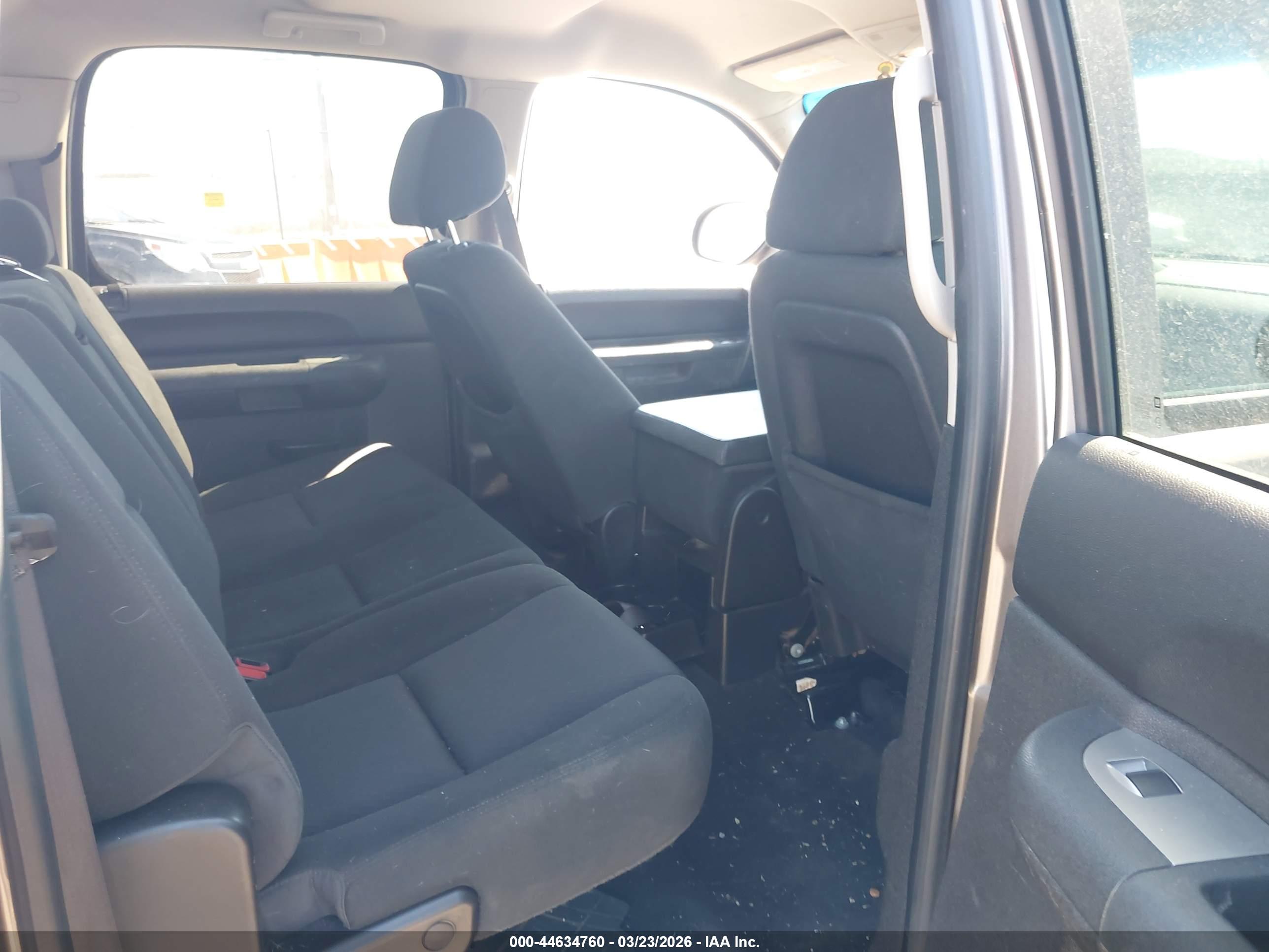 CHEVROLET SILVERADO image 8