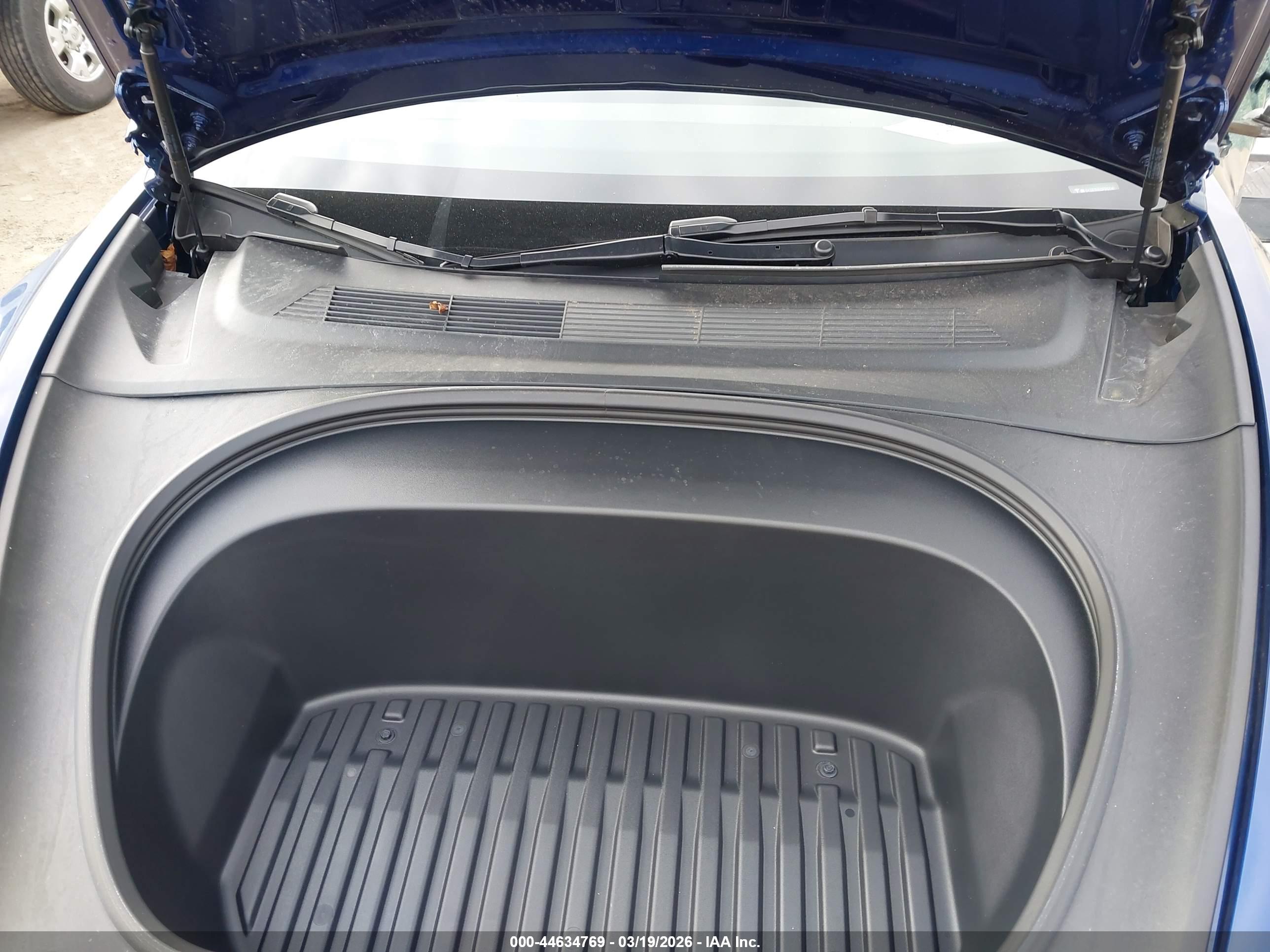 TESLA MODEL image 10