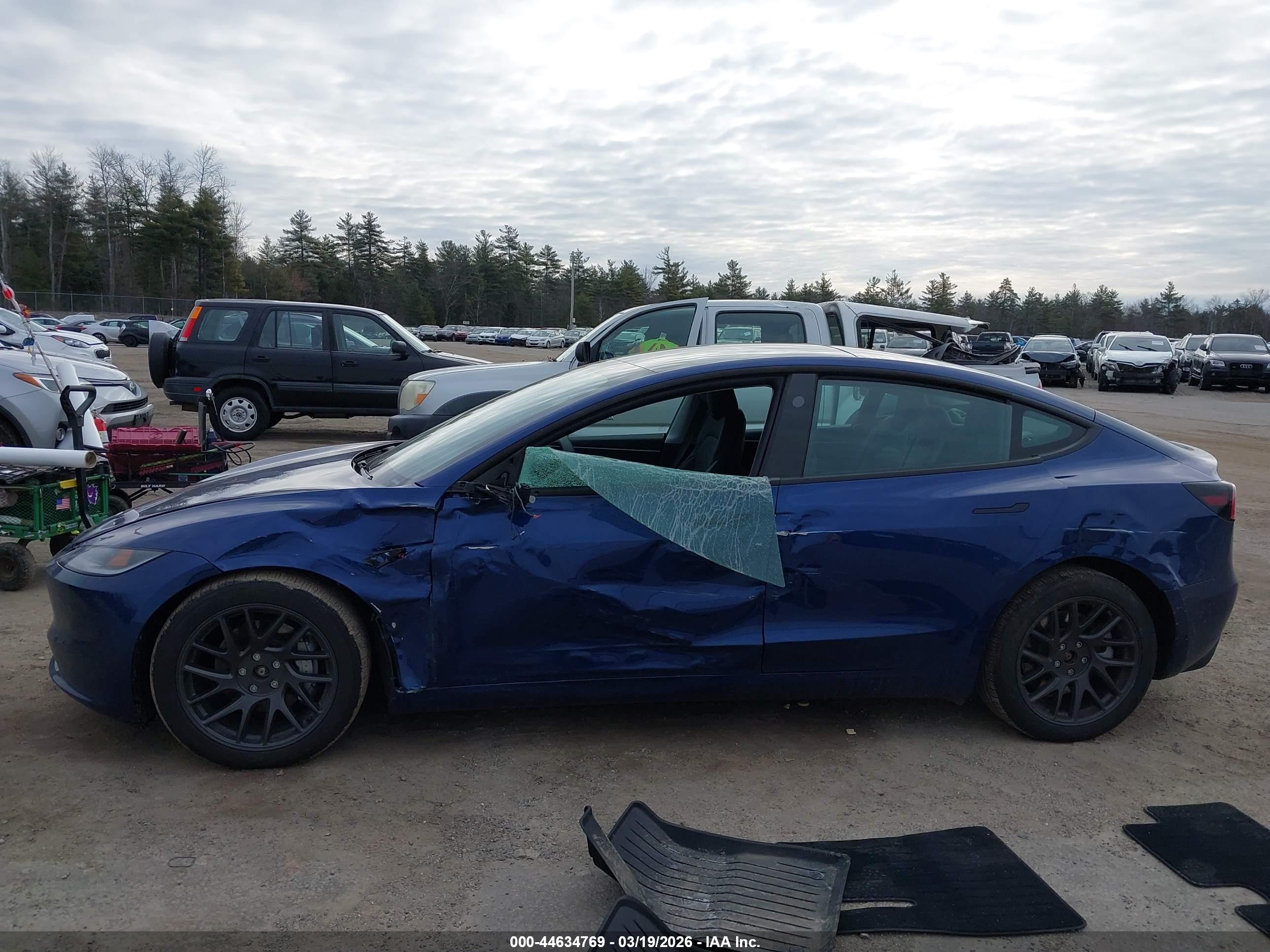 TESLA MODEL image 6