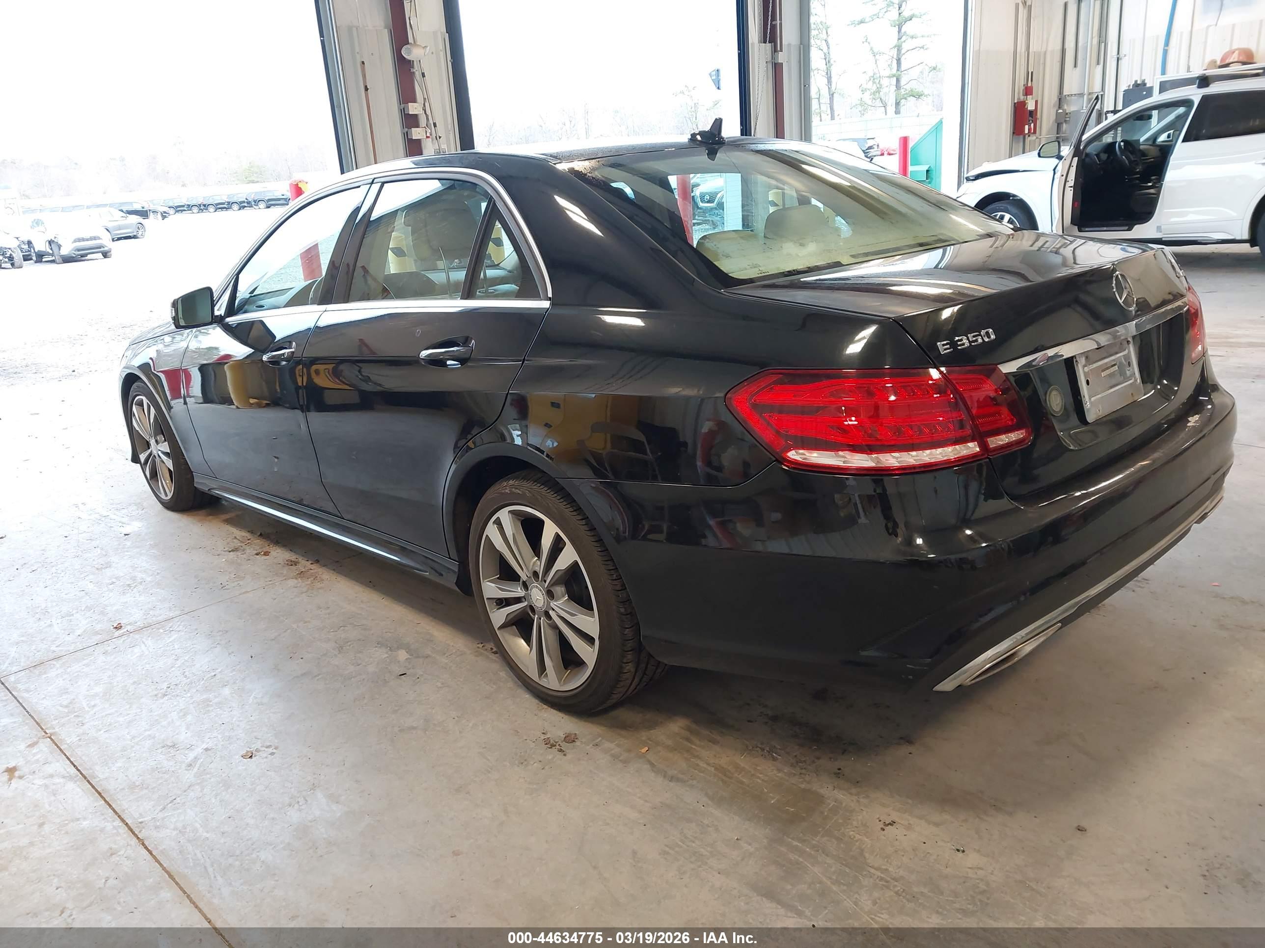 MERCEDES-BENZ E image 3